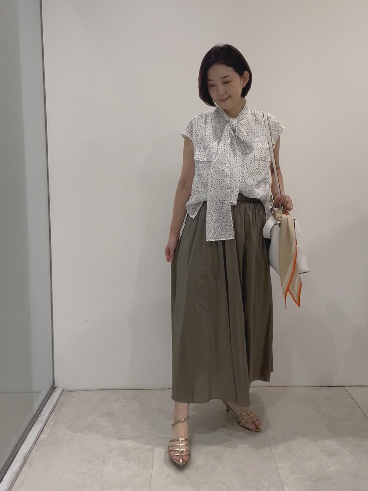 まどかさんの「UNTITLED｜【手洗い可】シアーボウタイブラウス」を使ったコーディネート