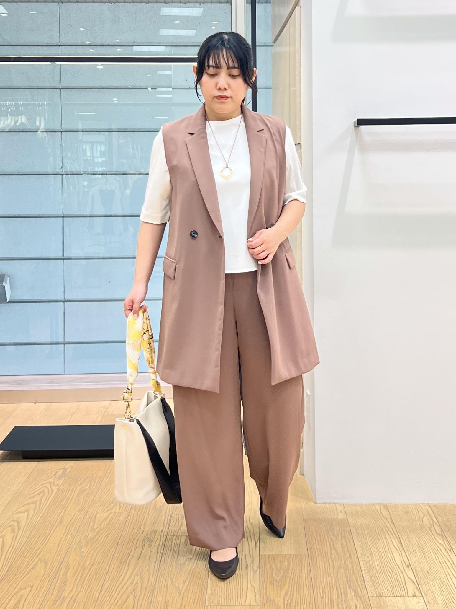 shimaさんの「INDIVI｜【さらに軽く軽快！／着る日傘】颯爽ジレジャケット」を使ったコーディネート