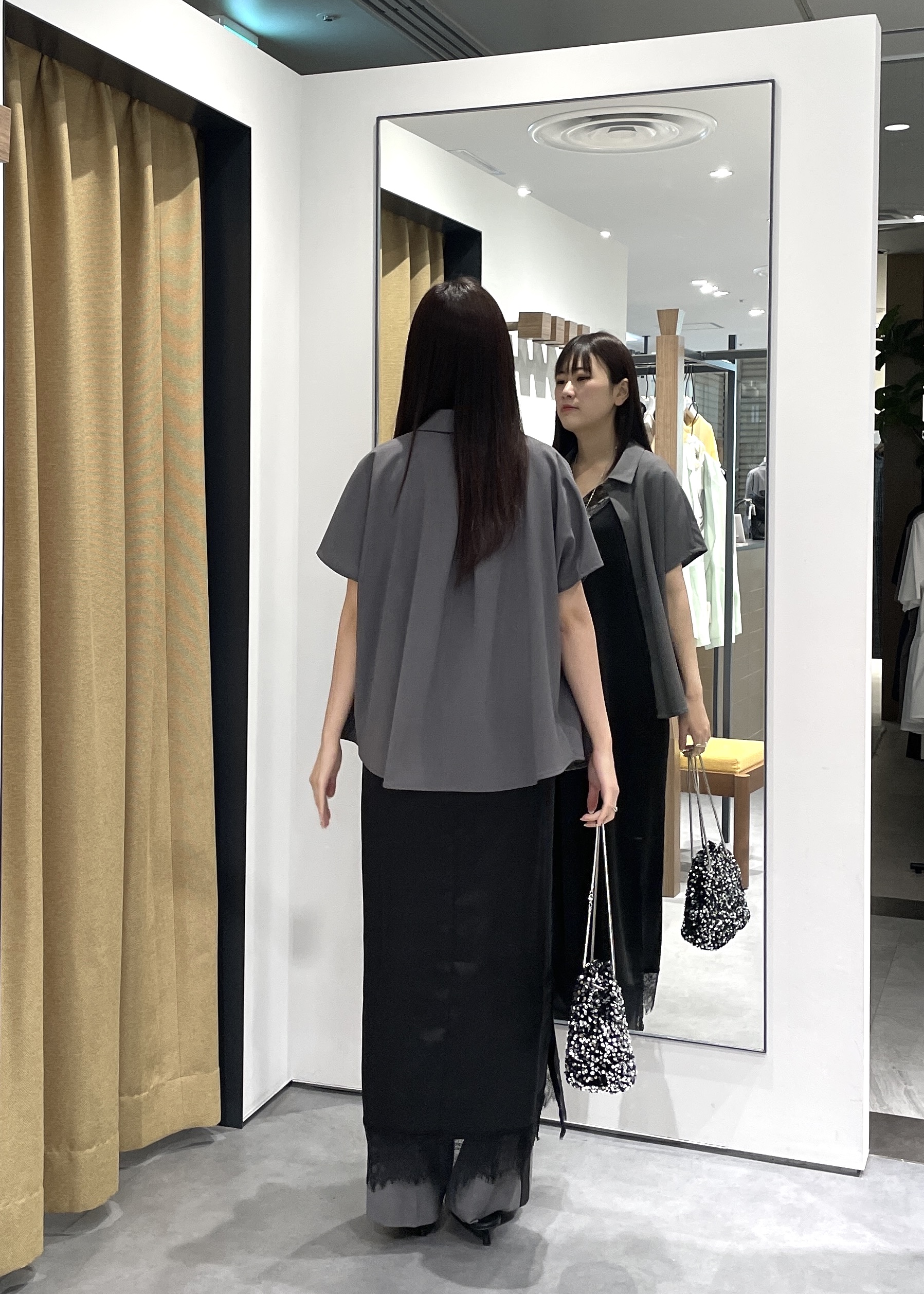 Renoさんの「INDIVI｜Comfy SET UP｜フレアスリーブブラウス【セットアップ対応／通勤／カセット服／接触冷感／UV」を使ったコーディネート