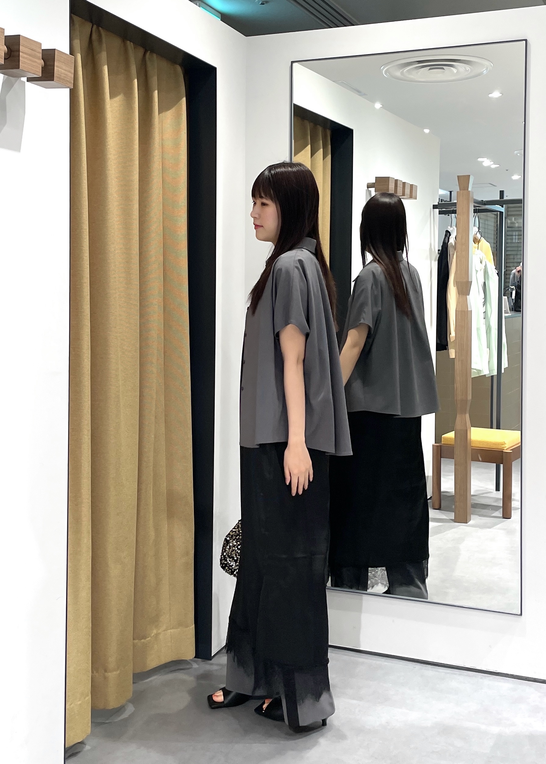 Renoさんの「INDIVI｜Comfy SET UP｜フレアスリーブブラウス【セットアップ対応／通勤／カセット服／接触冷感／UV」を使ったコーディネート