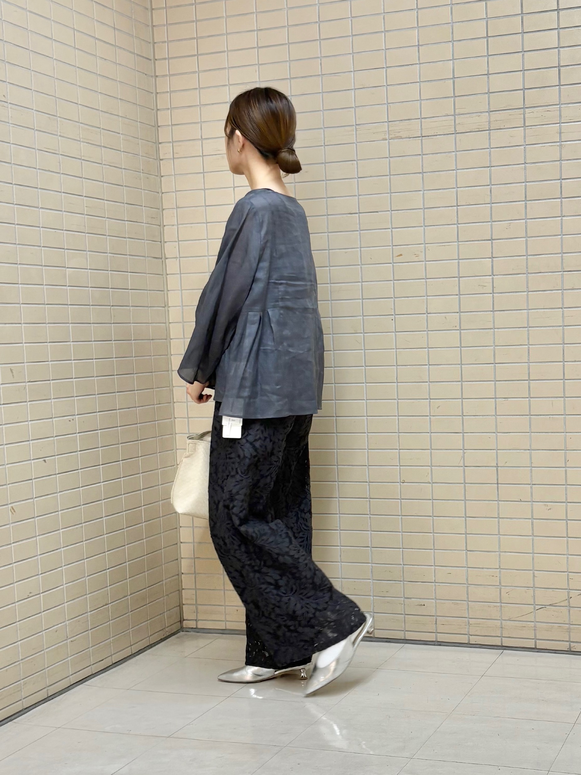kyokaさんの「UNTITLED｜【接触冷感/麻混/洗える】ドライタッチキーネックブラウス」を使ったコーディネート