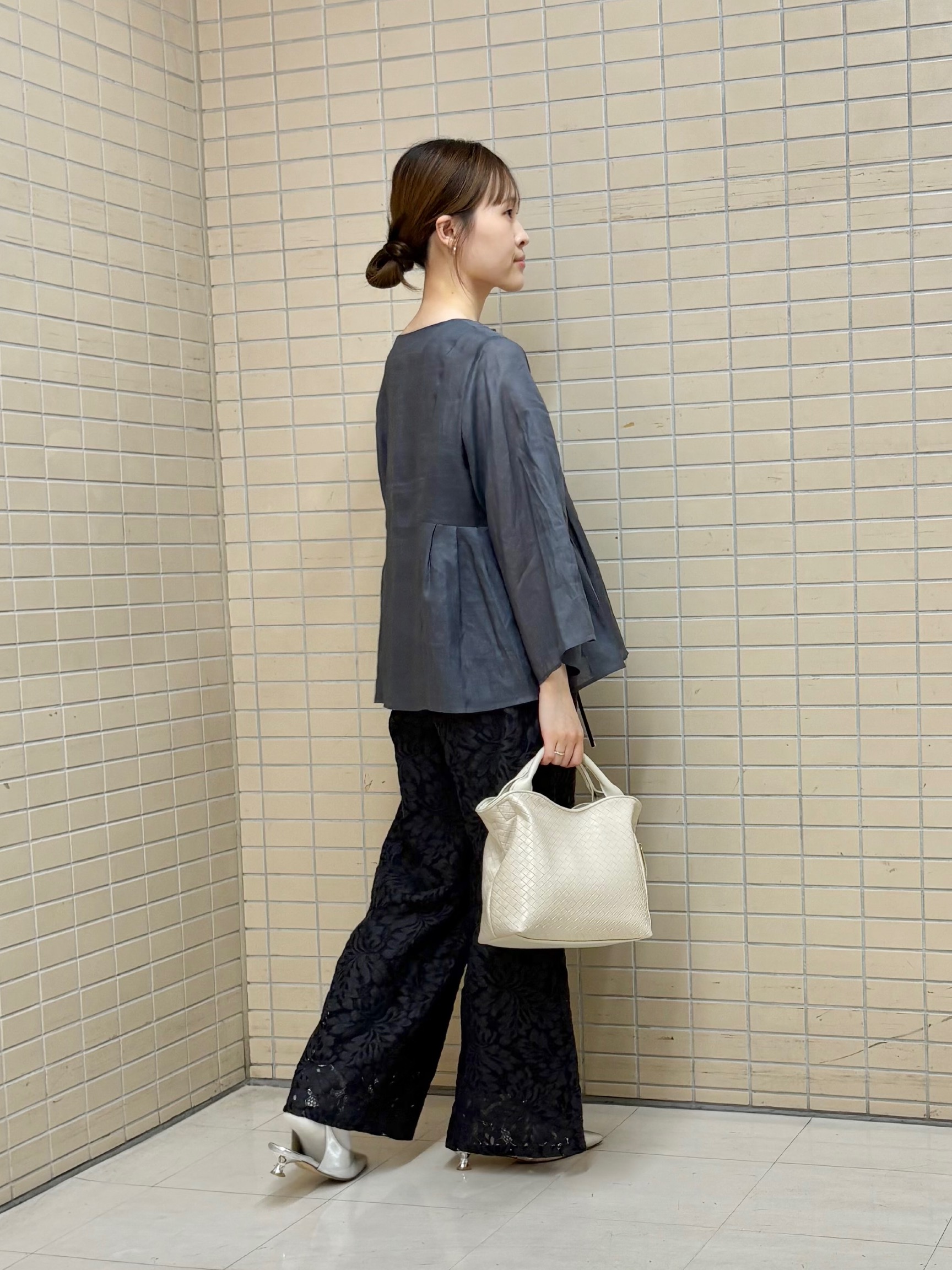 kyokaさんの「UNTITLED｜【接触冷感/麻混/洗える】ドライタッチキーネックブラウス」を使ったコーディネート