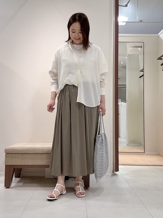 YUIさんの「UNTITLED｜【2WAY/マシンウォッシャブル】カシュクールデザインシャツ」を使ったコーディネート