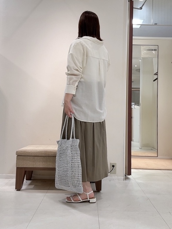 YUIさんの「UNTITLED｜【2WAY/マシンウォッシャブル】カシュクールデザインシャツ」を使ったコーディネート