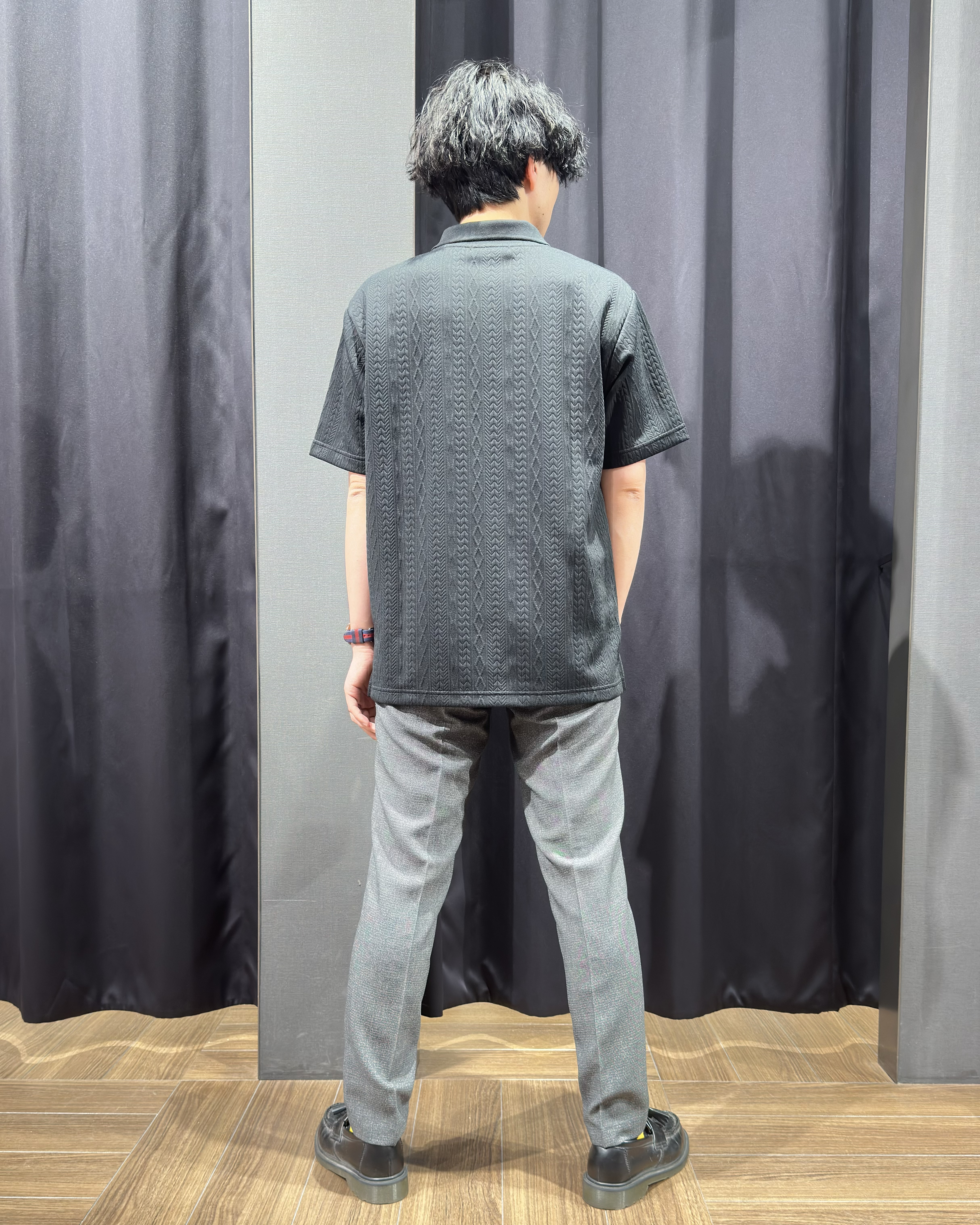 tomoyaさんの「THE SHOP TK｜【シンプルすぎない大人の表情】ケーブルフクレポロシャツ 吸水速乾/UVケア/洗濯機OK」を使ったコーディネート