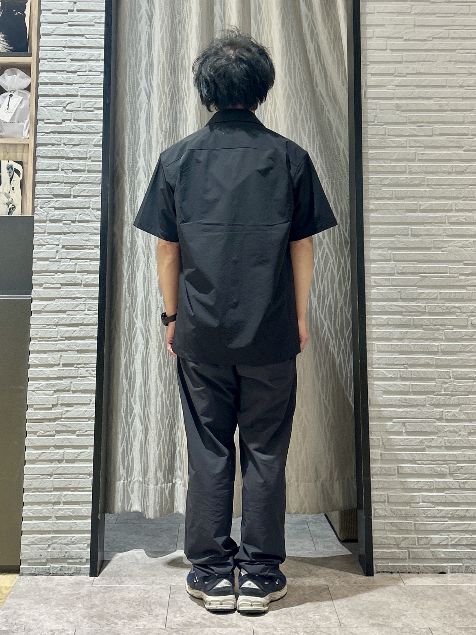 KENJI Iさんの「THE SHOP TK｜【KURO】 ポリバレント半袖シャツ 接触冷感/UVカット/洗濯機OK」を使ったコーディネート