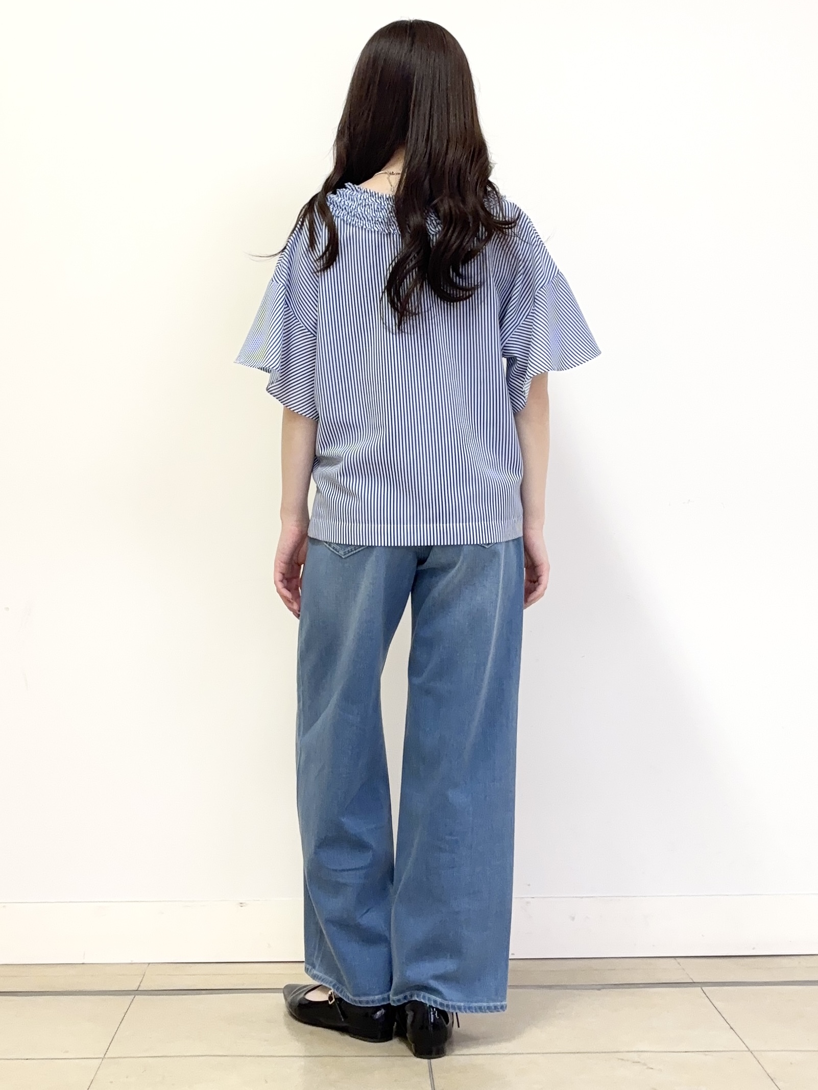 あやかさんの「UNTITLED｜【接触冷感/通気性/洗える】Vネックフリルブラウス」を使ったコーディネート