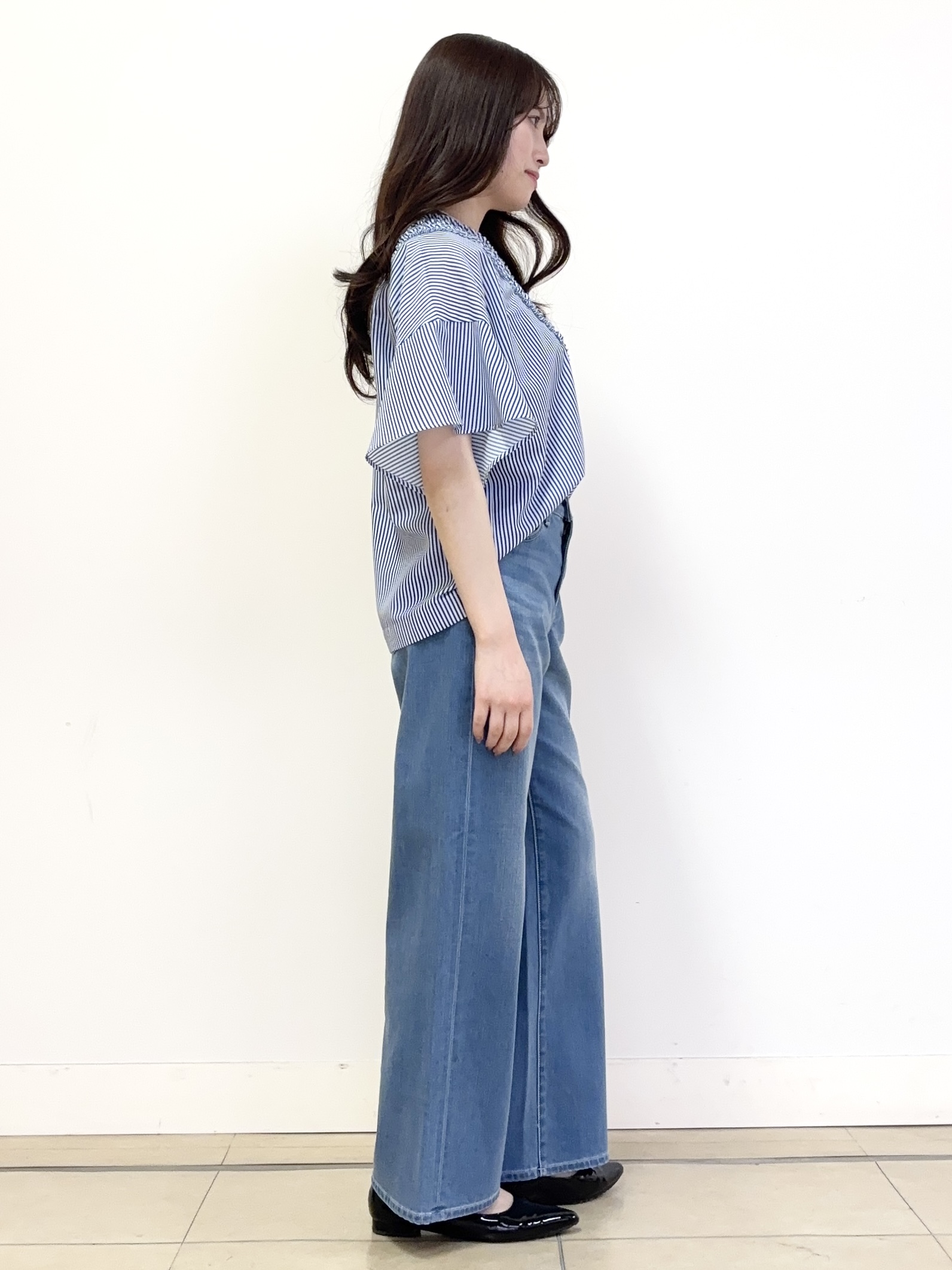 あやかさんの「UNTITLED｜【接触冷感/通気性/洗える】Vネックフリルブラウス」を使ったコーディネート