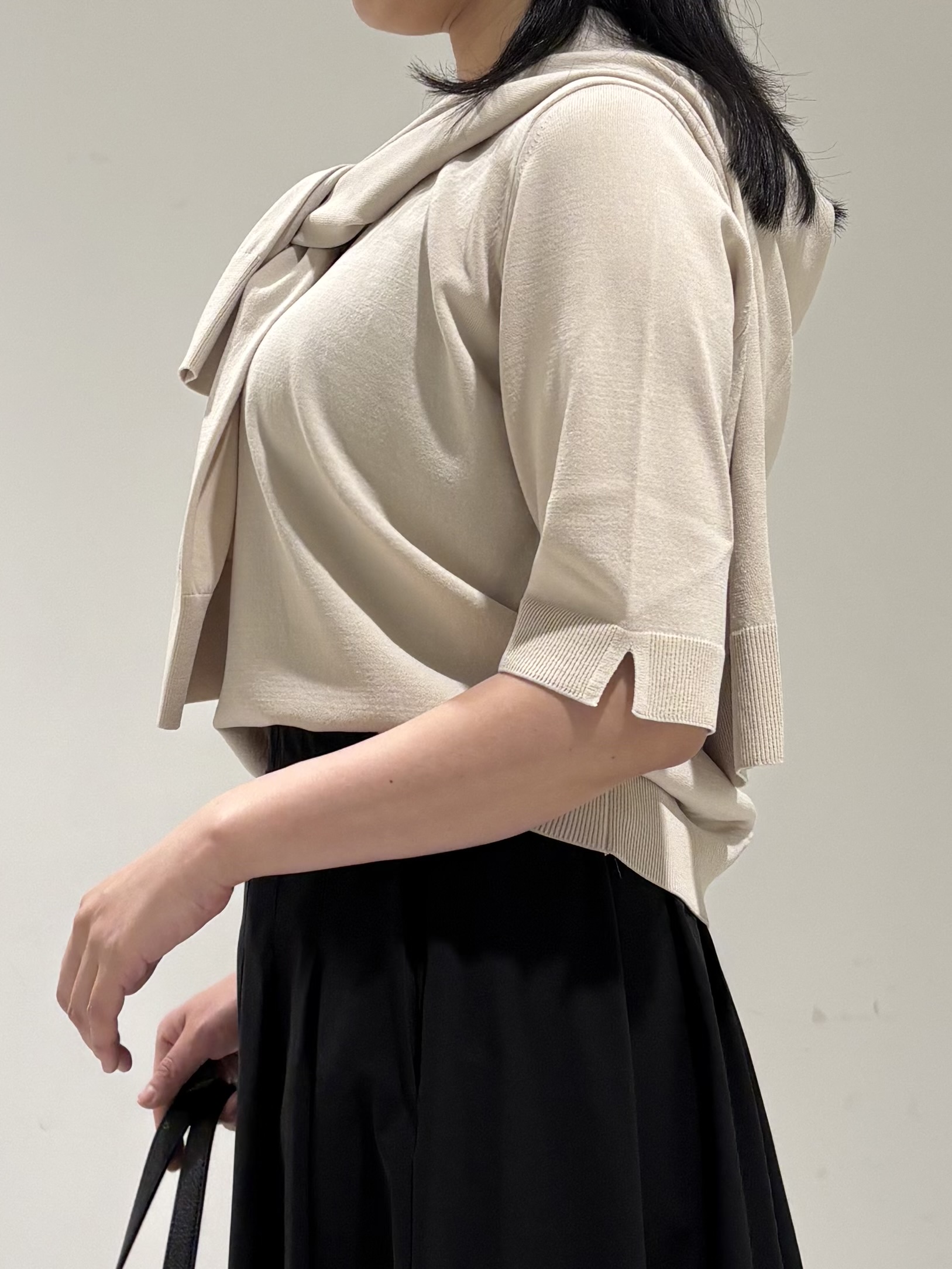 momokoさんの「INDIVI｜【UVケア/接触冷感／アンサンブル】丸首カーディガン＆袖スリット5分袖ニット」を使ったコーディネート