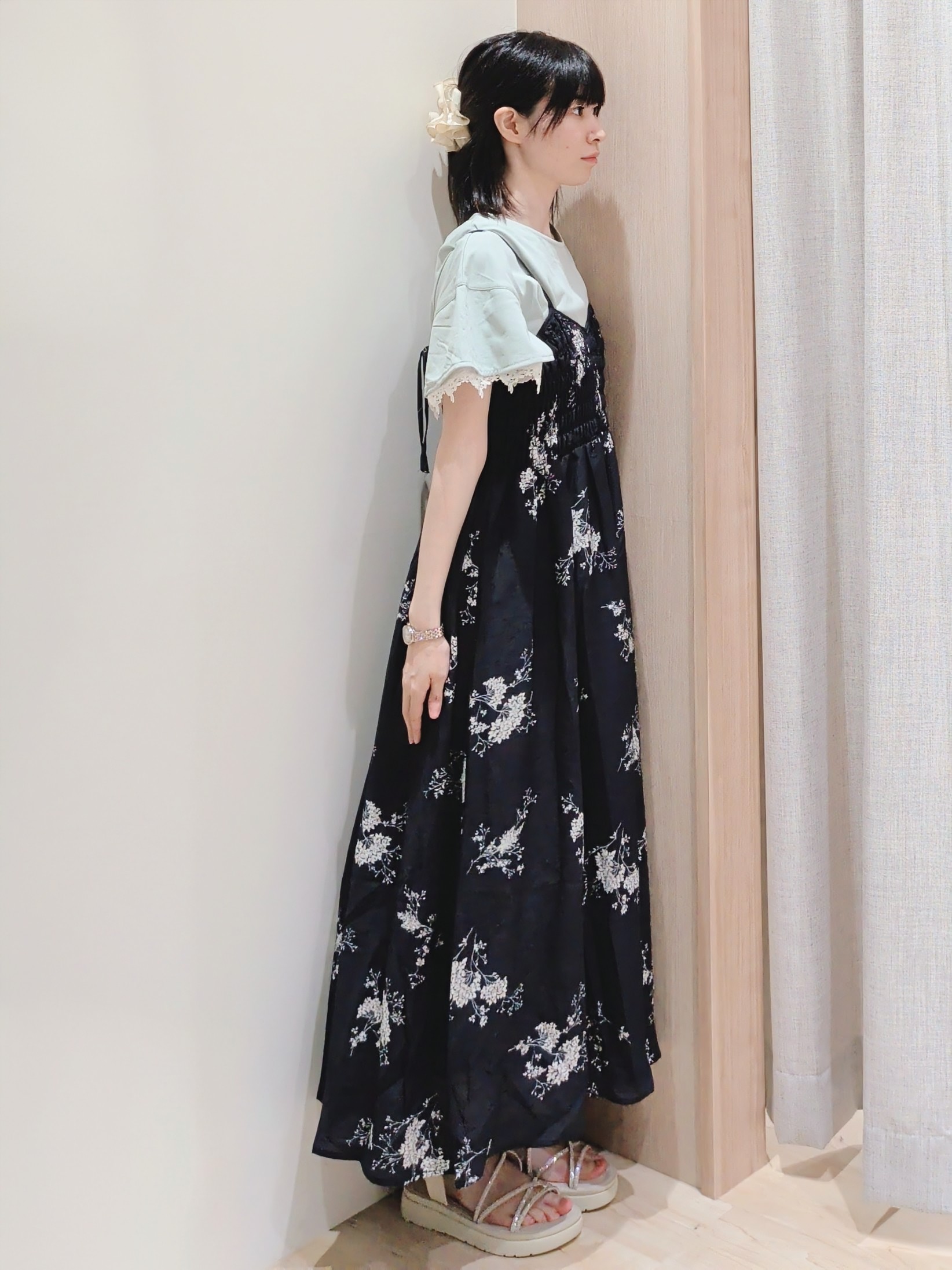 Yuiさんの「grove｜【二の腕カバー、UV/ひんやり】涼しく華やかに、レースレイヤードスリーブTシャツ」を使ったコーディネート