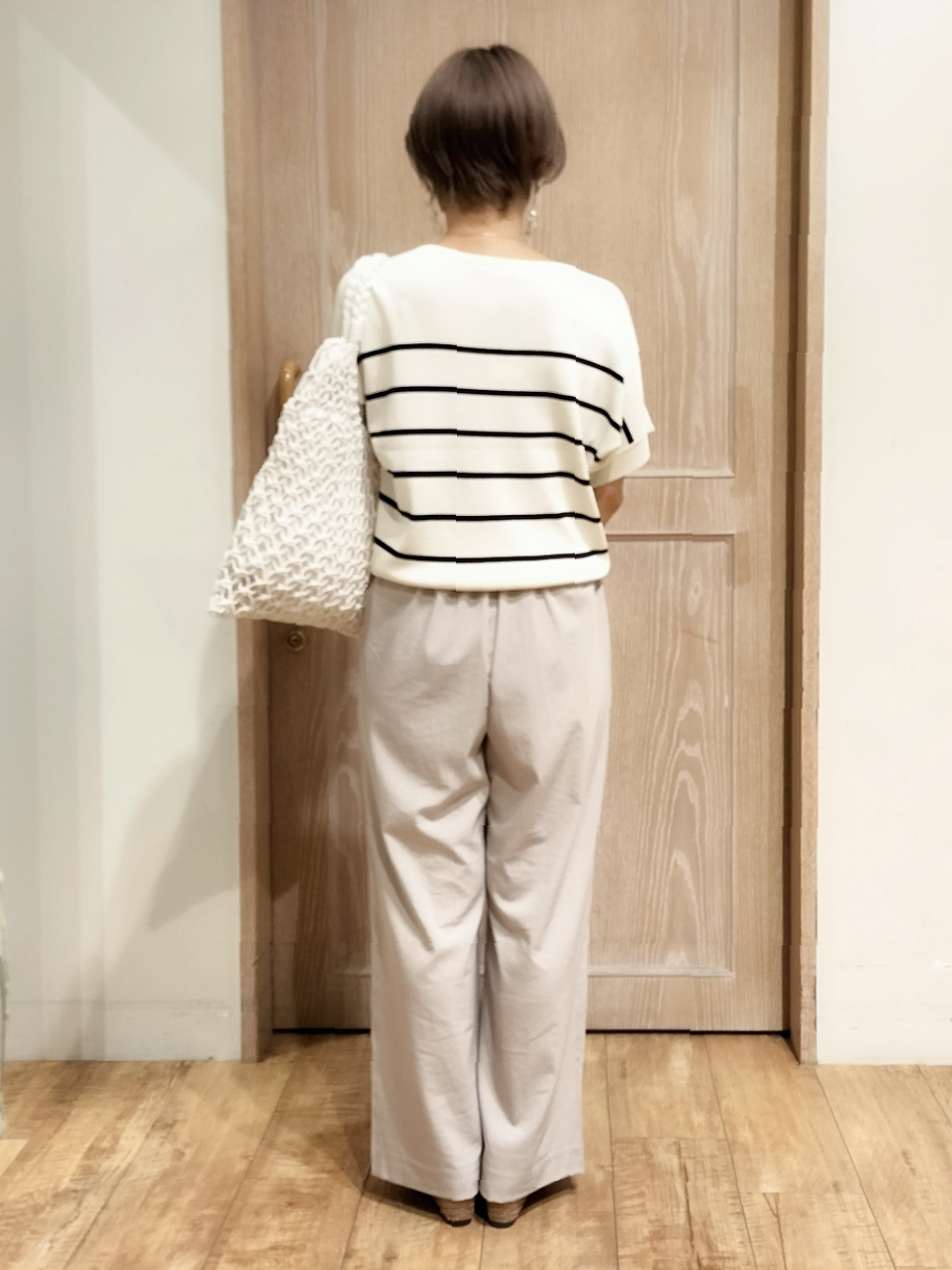 YUKIさんの「SHOO･LA･RUE｜【毎日洗える/ひんやり/UV/S-LL】二の腕隠れる さらっとドルマン半袖ニット」を使ったコーディネート