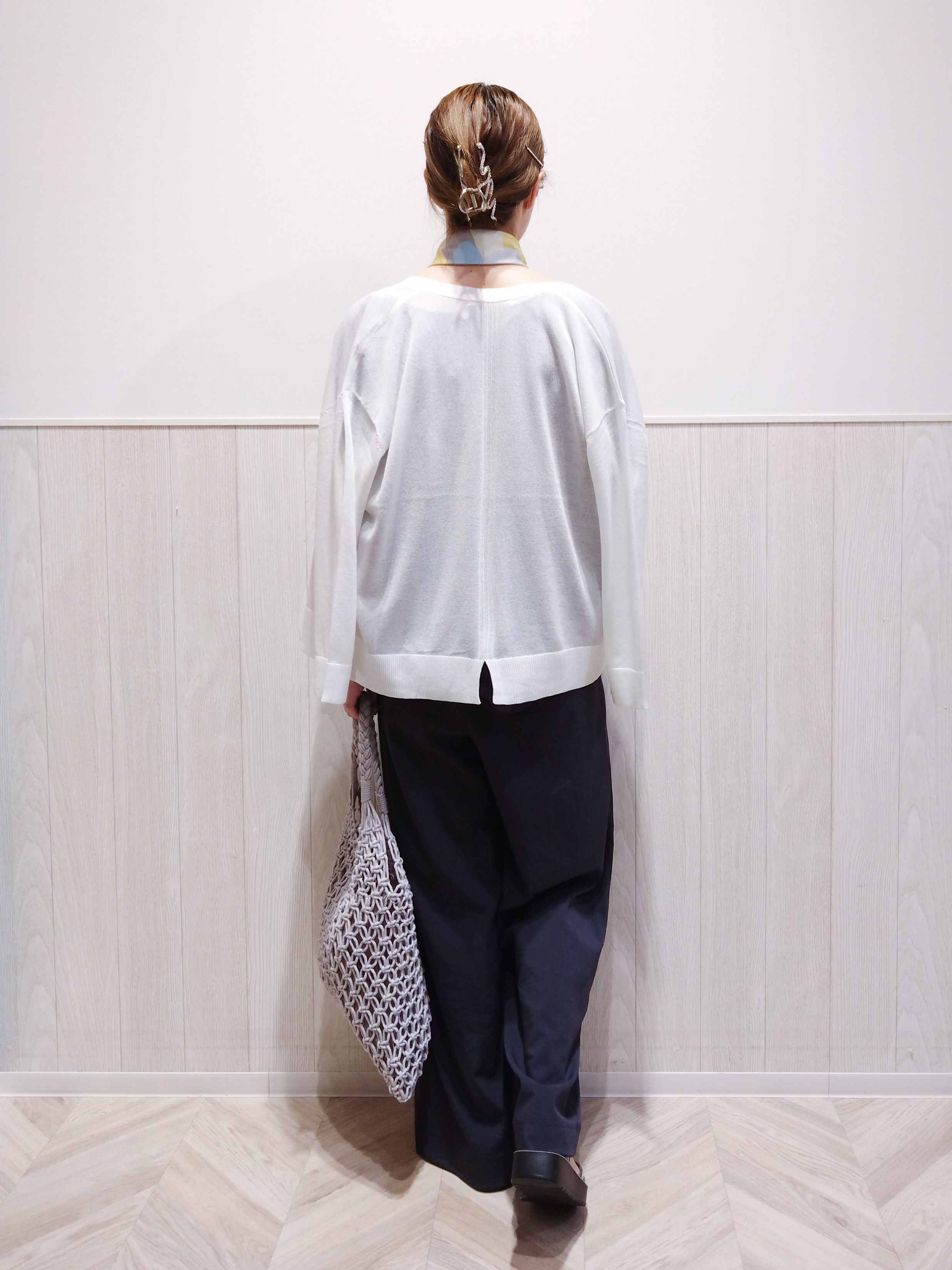 Suzuさんの「SHOO･LA･RUE｜【ひんやり/洗濯機可/S-LL】オンにもオフにも マルチに使えるボタンレスカーディガン」を使ったコーディネート