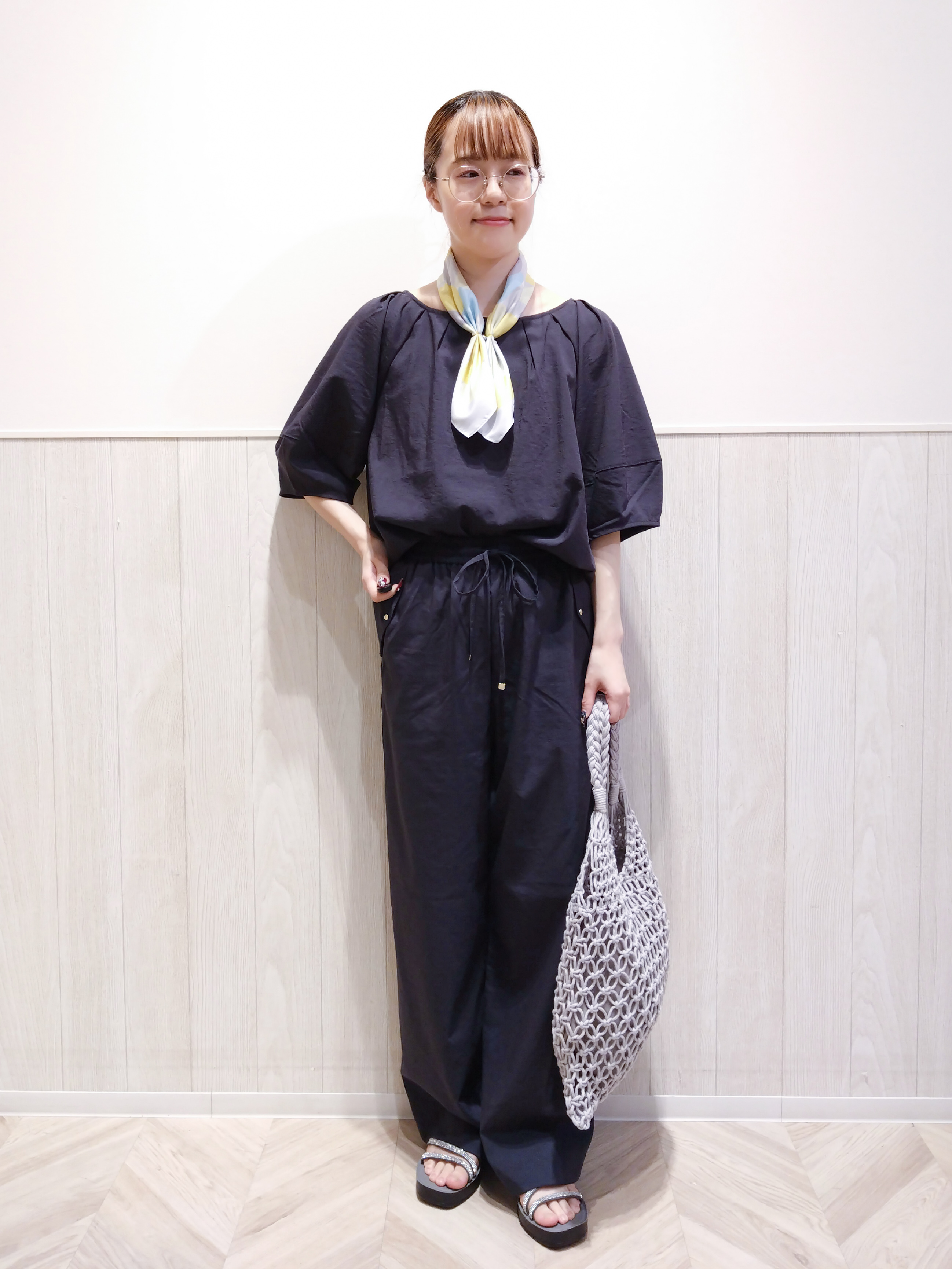 Suzuさんの「SHOO･LA･RUE｜【ひんやり/洗濯機可/S-LL】オンにもオフにも マルチに使えるボタンレスカーディガン」を使ったコーディネート
