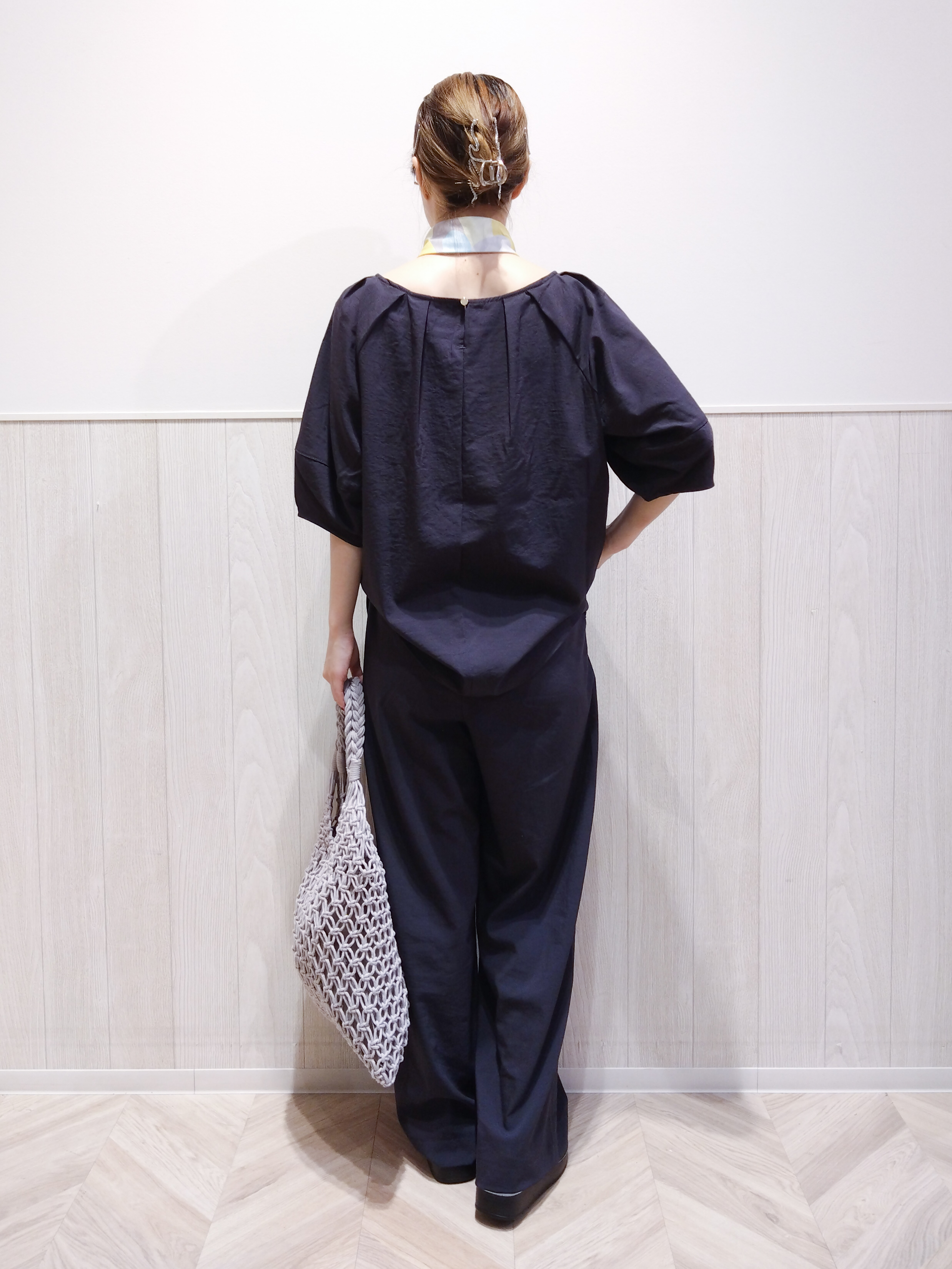 Suzuさんの「SHOO･LA･RUE｜【ひんやり/洗濯機可/S-LL】オンにもオフにも マルチに使えるボタンレスカーディガン」を使ったコーディネート