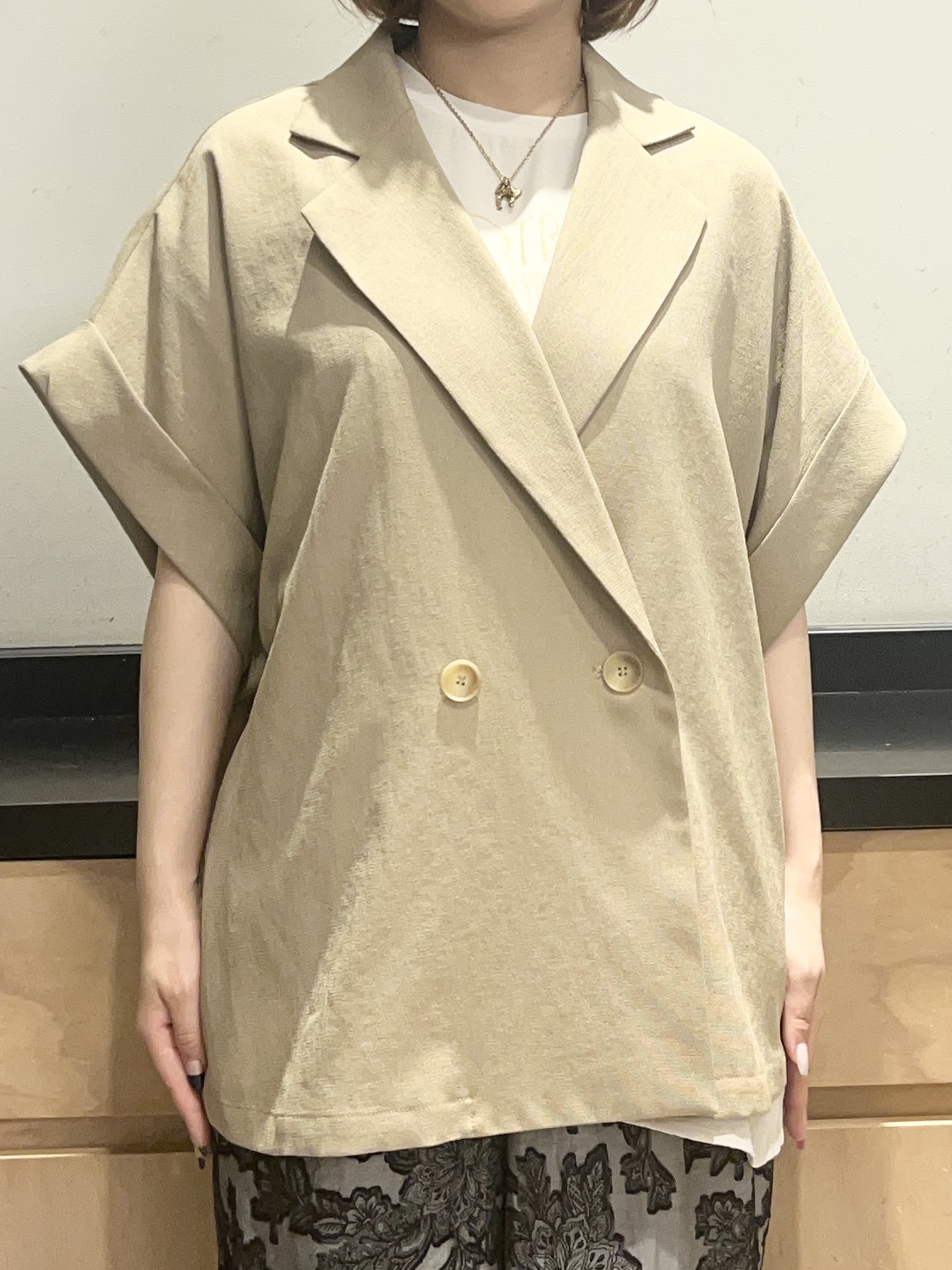 かのさんの「THE SHOP TK｜【夏の通勤スタイルに】涼やかな着心地 麻調ダブルブレストジャケット」を使ったコーディネート