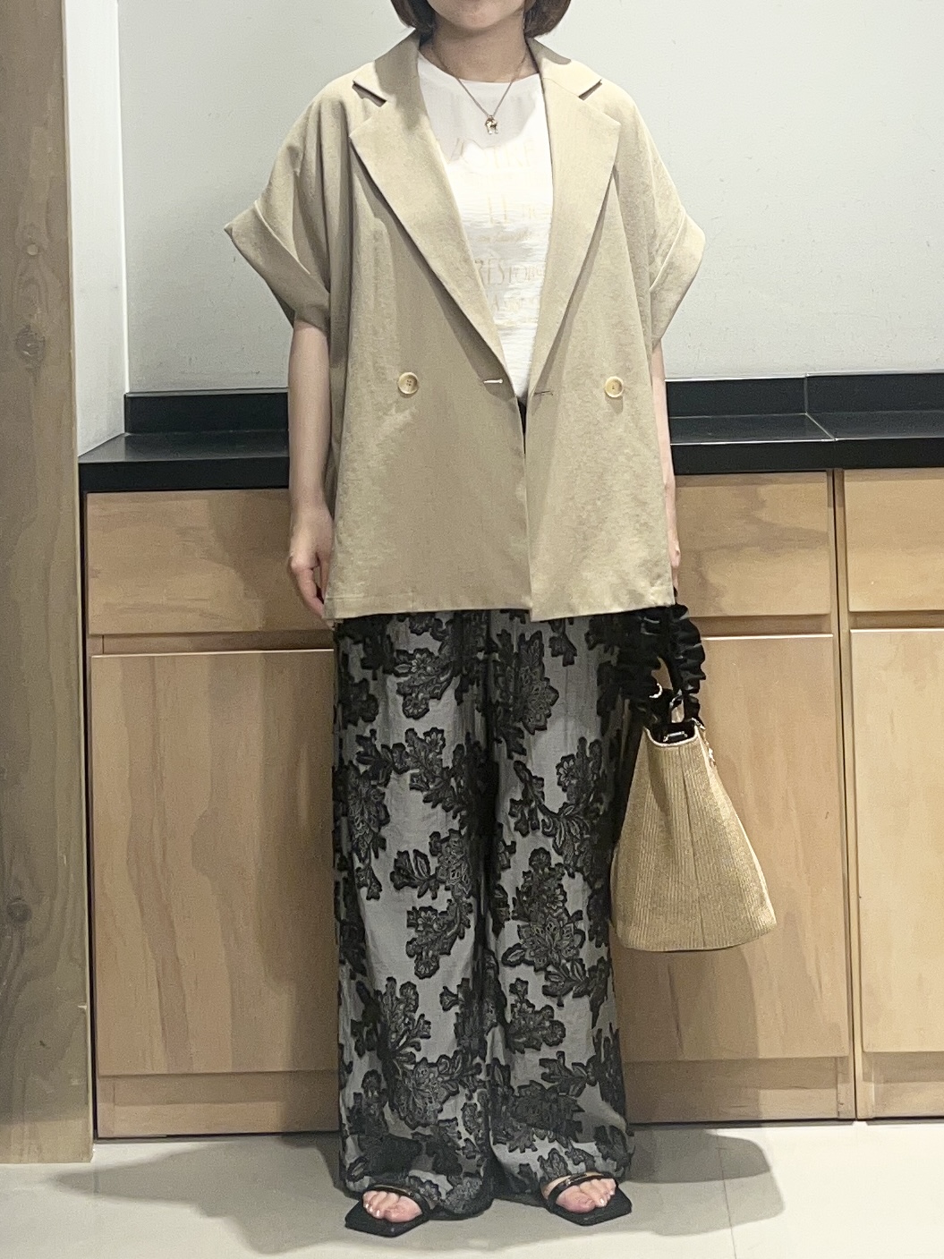 かのさんの「THE SHOP TK｜【夏の通勤スタイルに】涼やかな着心地 麻調ダブルブレストジャケット」を使ったコーディネート