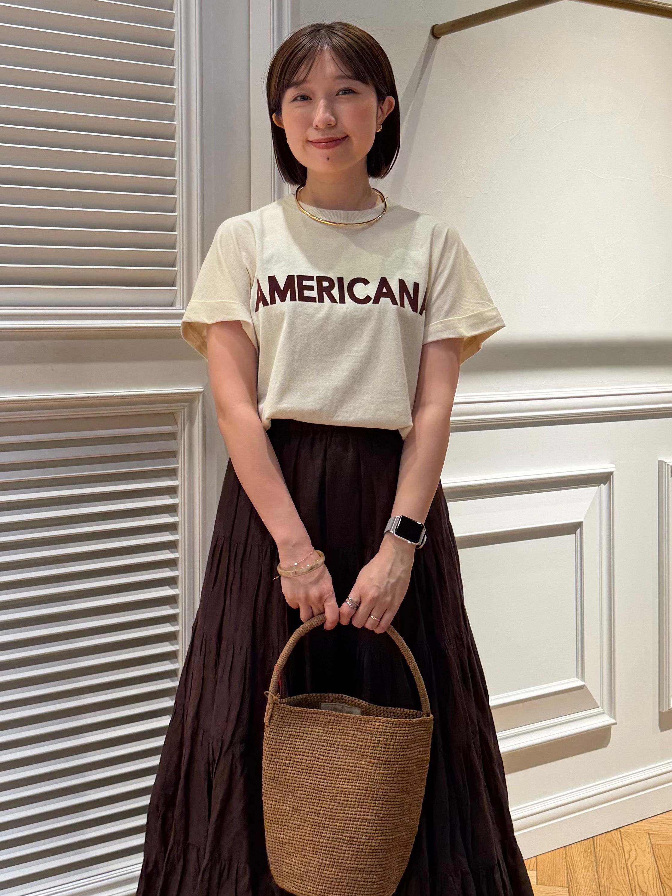 つじ まこさんの「DRESSTERIOR｜Americana（アメリカーナ）【別注】 接触冷感 袖ロールアップ ロゴTシャツ」を使ったコーディネート