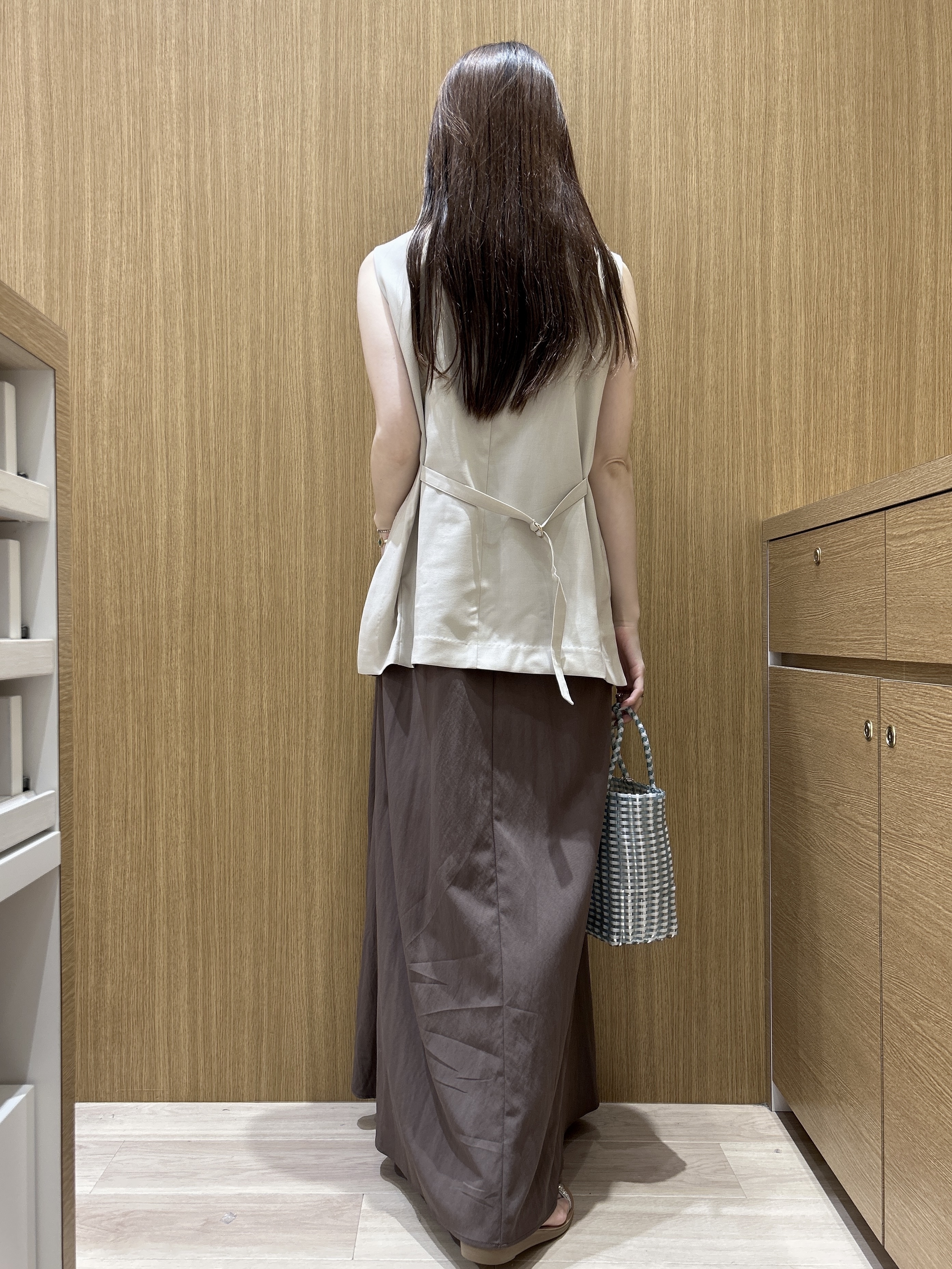 maiさんの「OPAQUE.CLIP｜リネンライク Vネックジレ【洗濯機OK】」を使ったコーディネート