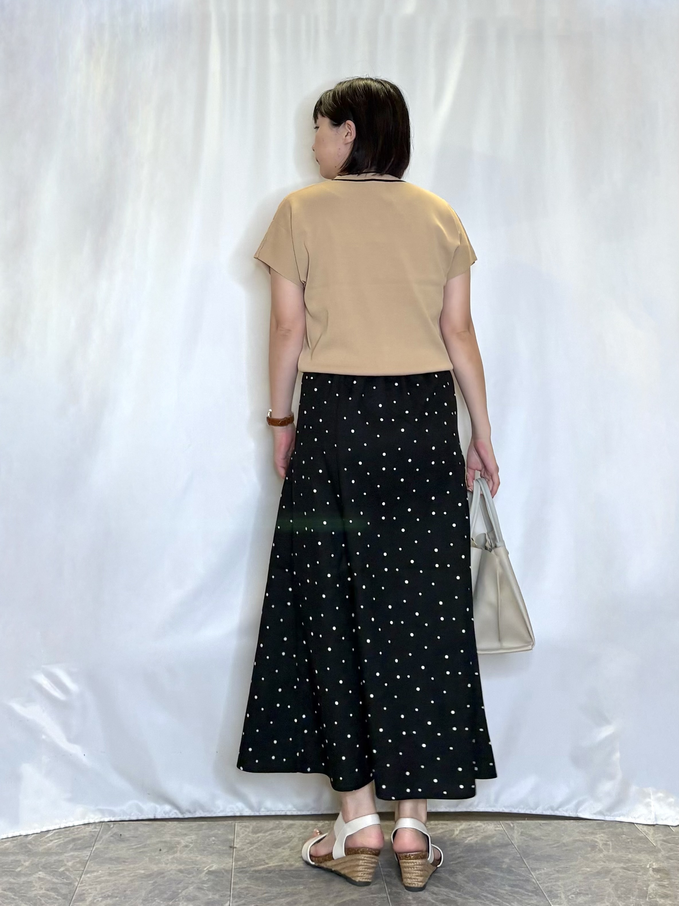 ネリさんの「SHOO･LA･RUE｜【毎日洗える/ひんやり/UV/S-LL】 毛玉になりにくい配色ボウタイ半袖ニット」を使ったコーディネート