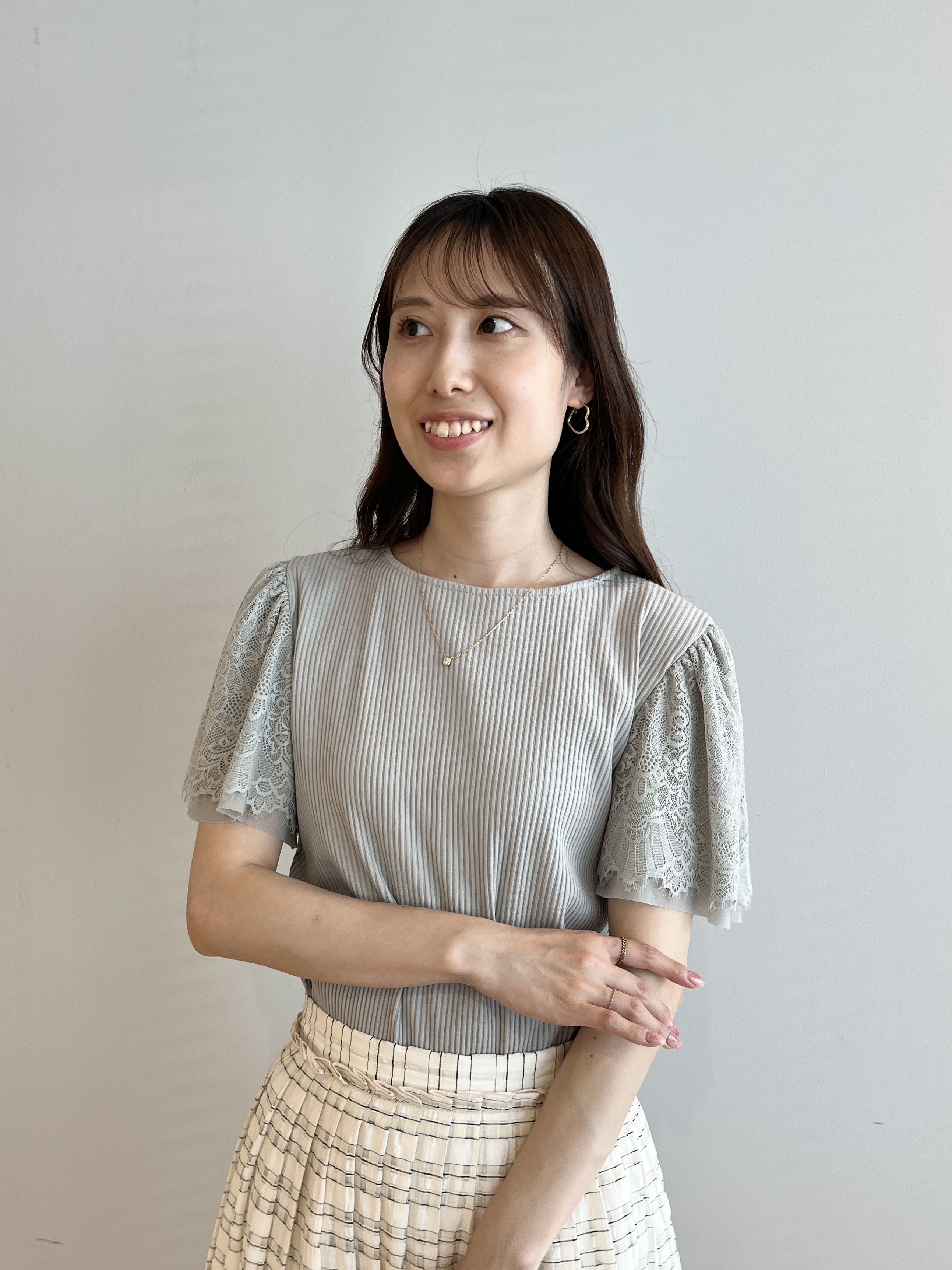 はばさんの「Couture brooch｜【洗える】袖レース テレコトップス」を使ったコーディネート