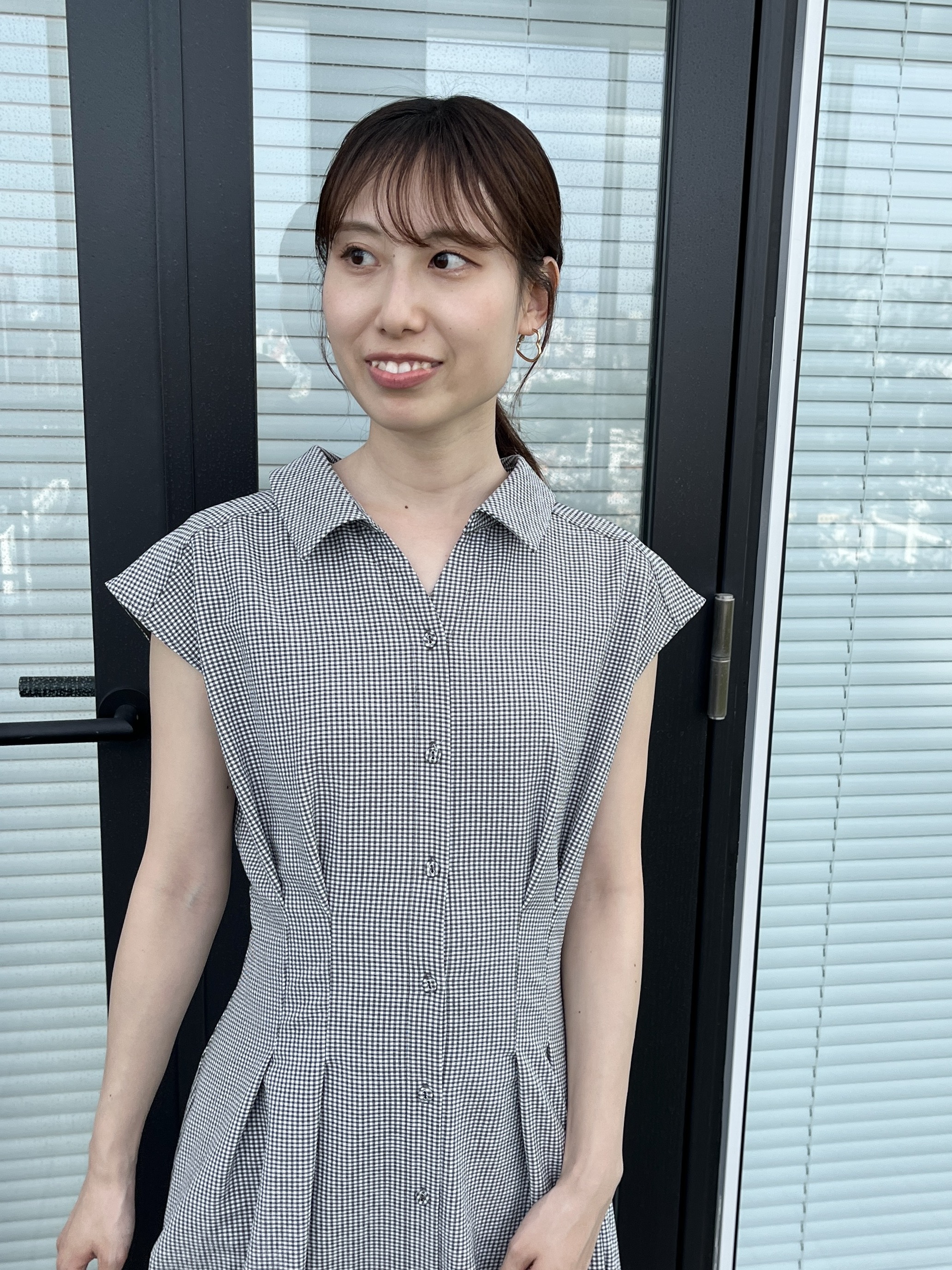 はばさんの「Couture brooch｜【洗える】サッカー シャツワンピース」を使ったコーディネート