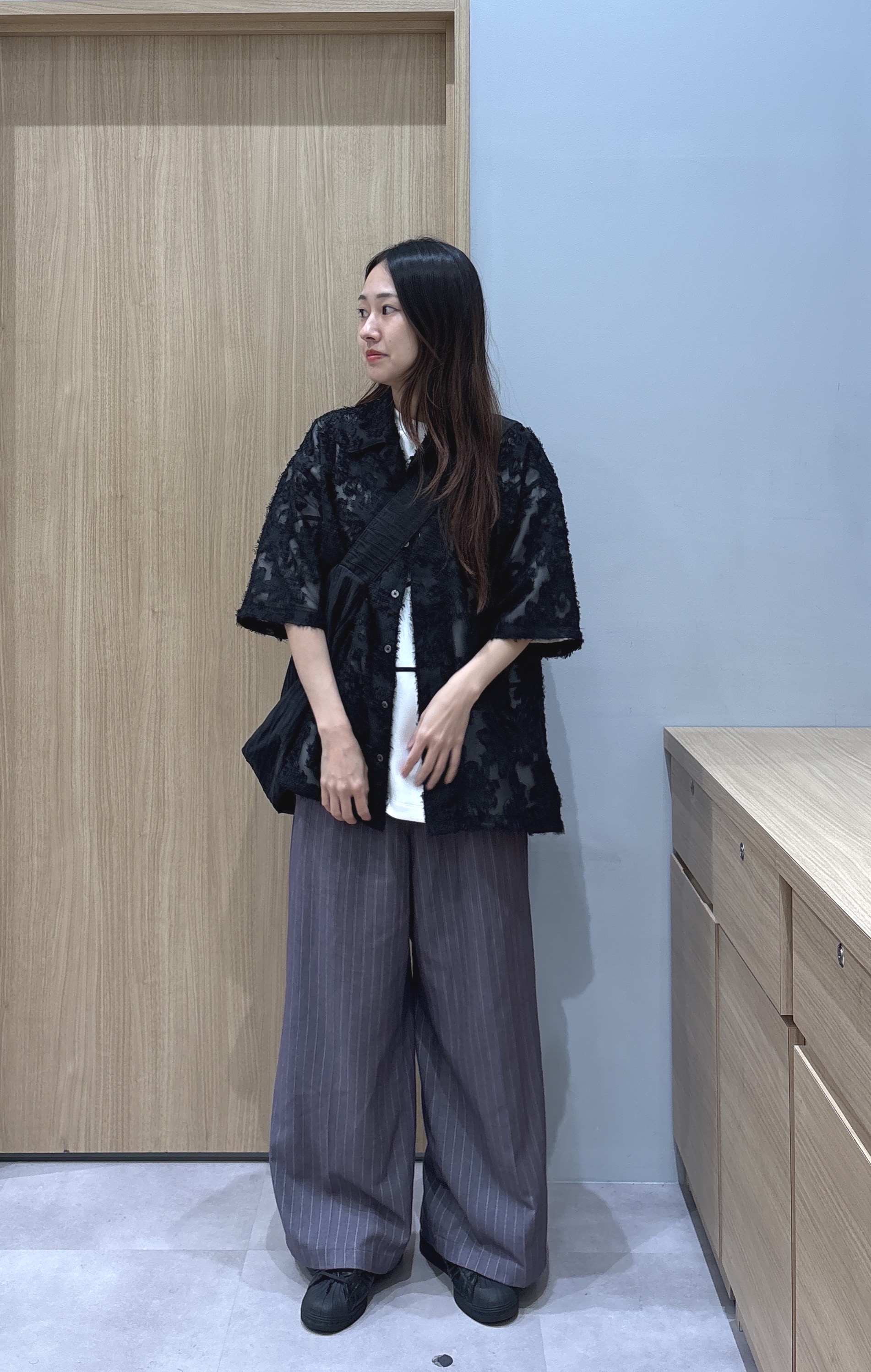 よぴさんの「TAKEO KIKUCHI｜【26SSトレンドの商品】シアーフラワーシャツ/フラワーデザイン/通気性/レース/透け感/トレンド」を使ったコーディネート
