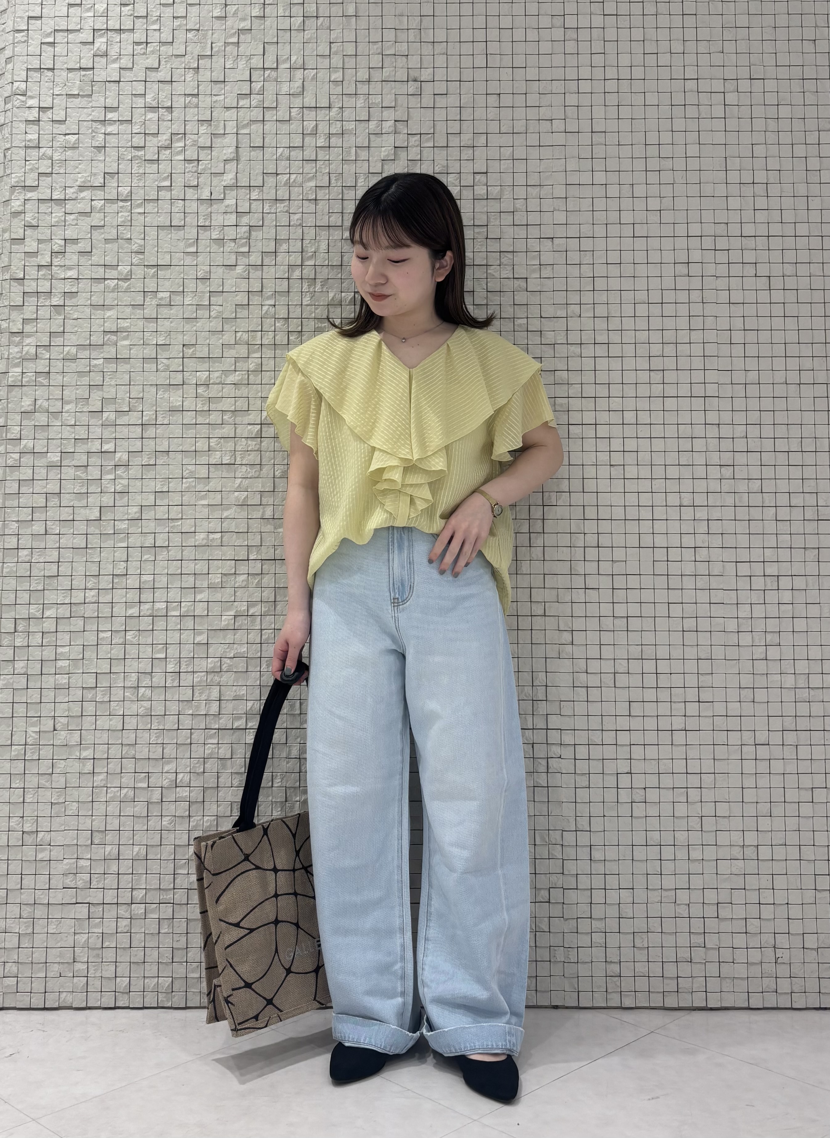 sakuさんの「INDIVI｜フリルネックシアーブラウス」を使ったコーディネート