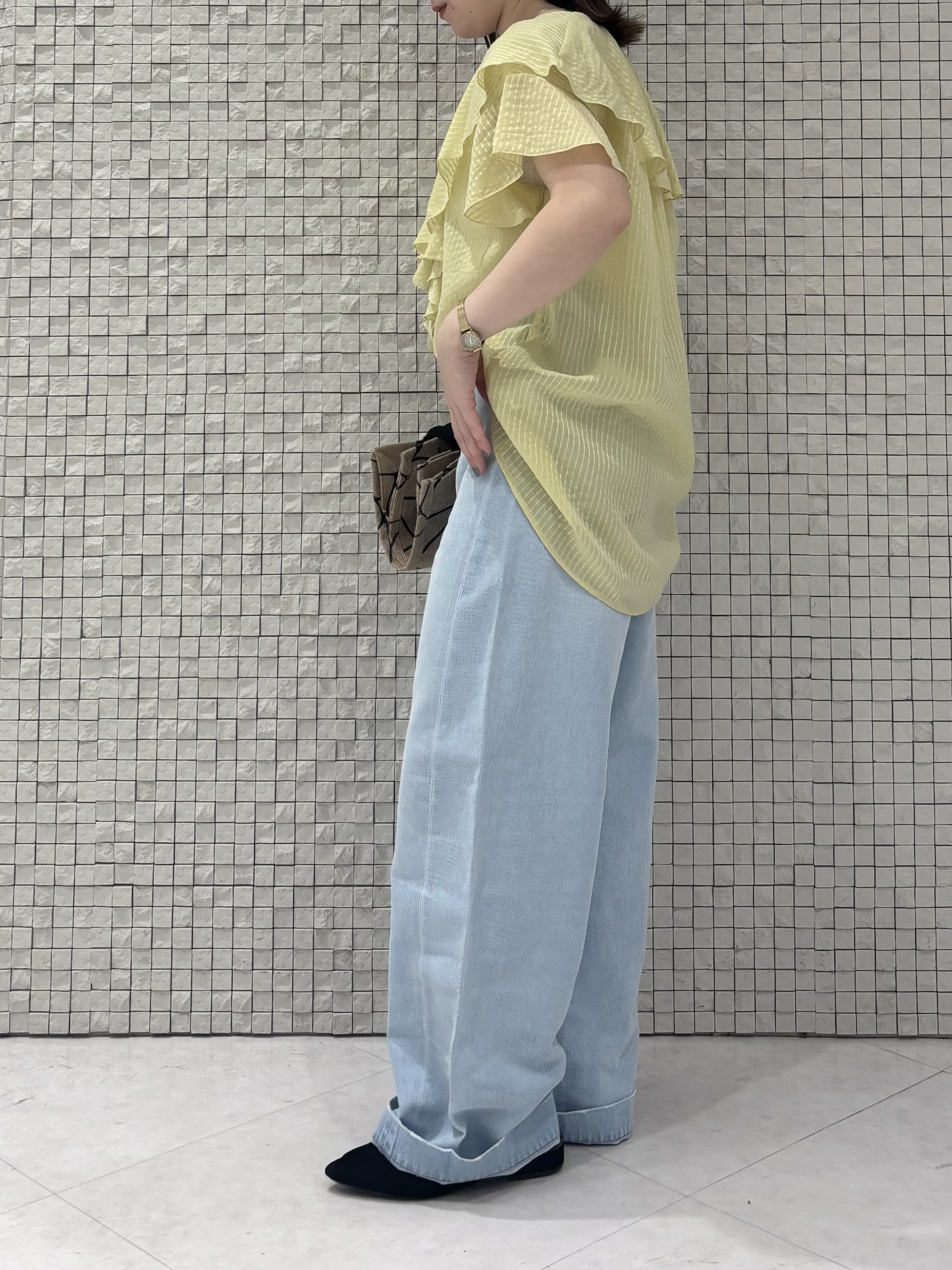 sakuさんの「INDIVI｜フリルネックシアーブラウス」を使ったコーディネート