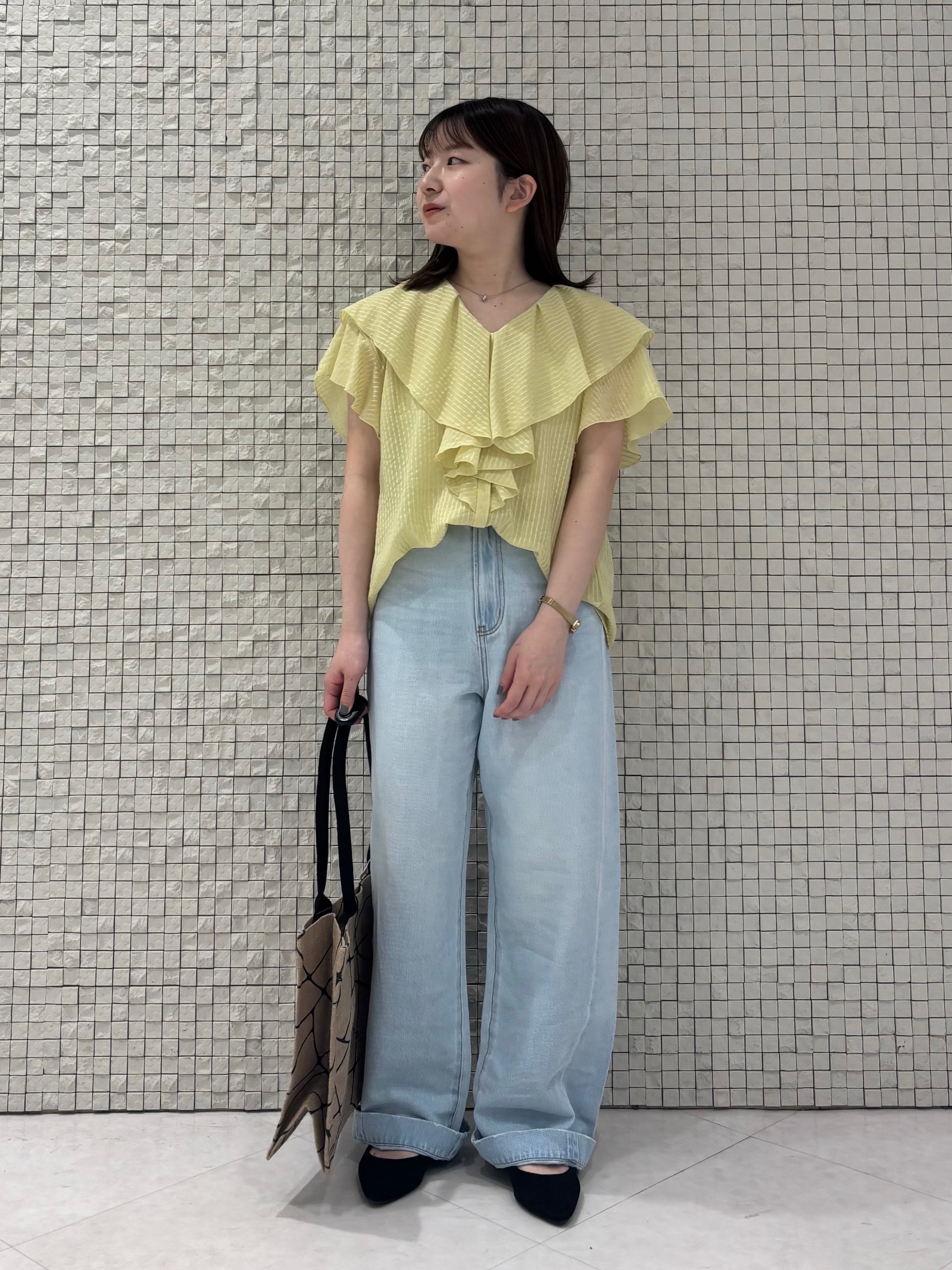 sakuさんの「INDIVI｜フリルネックシアーブラウス」を使ったコーディネート