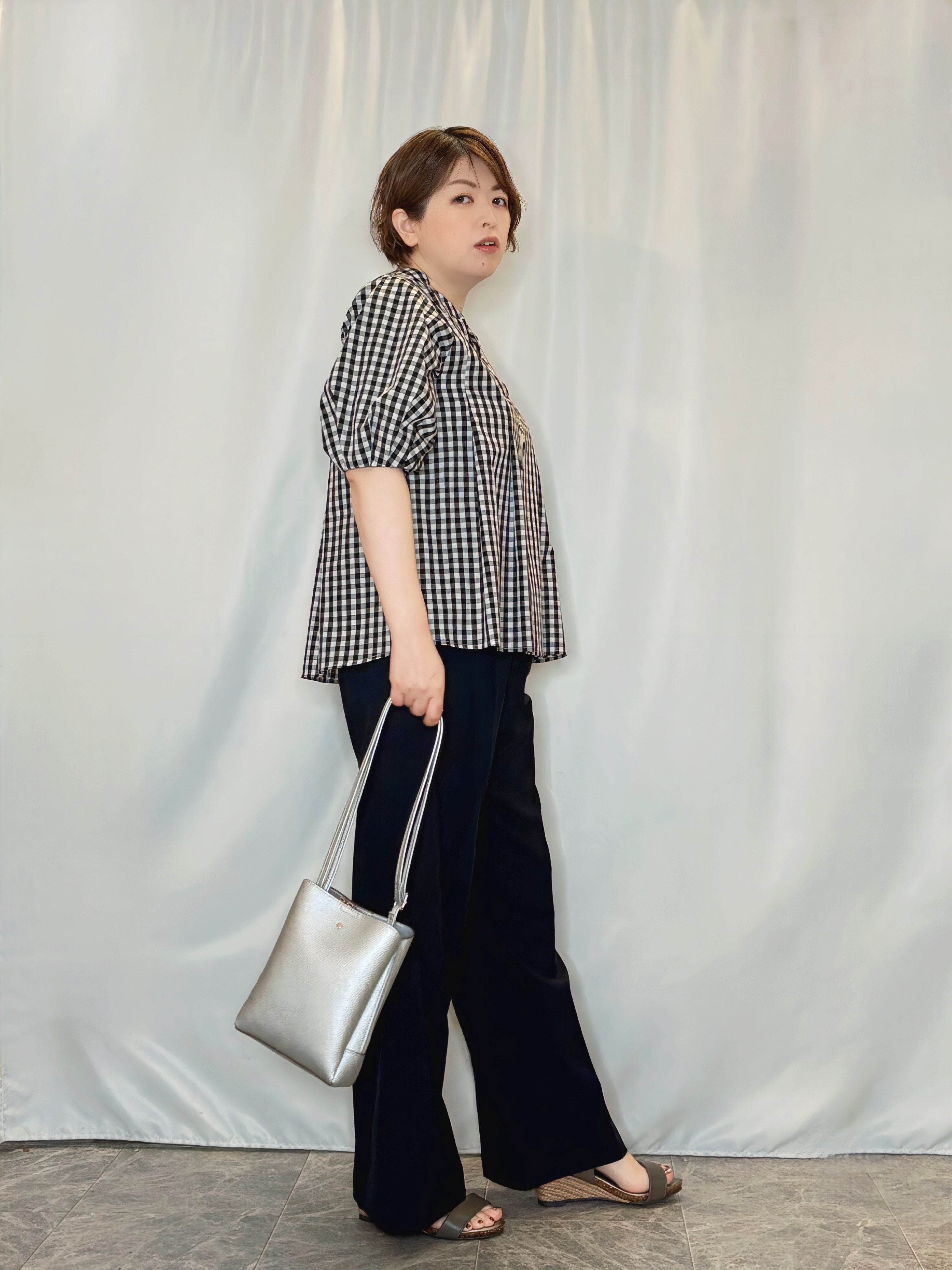 たみさんの「SHOO･LA･RUE｜【高レビュー/洗濯後しわになりにくい/インせず着られる】自然に体型カバー 麻調ペプラムブラウス」を使ったコーディネート