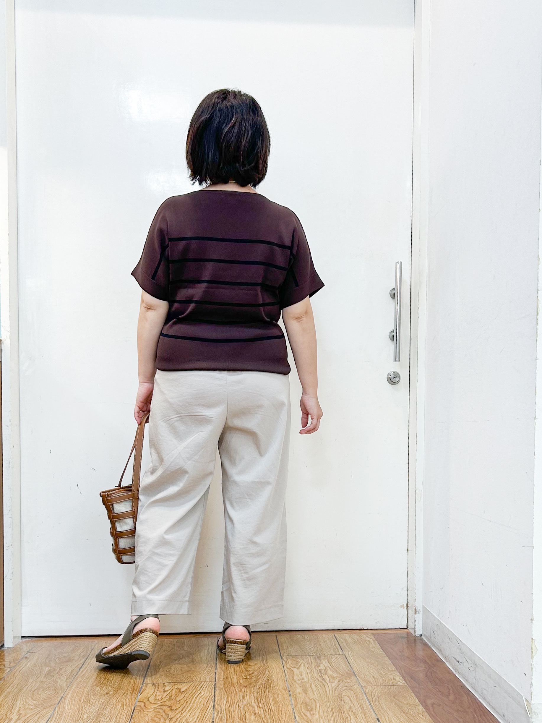 haruさんの「SHOO･LA･RUE｜【毎日洗える/ひんやり/UV/S-LL】二の腕隠れる さらっとドルマン半袖ニット」を使ったコーディネート