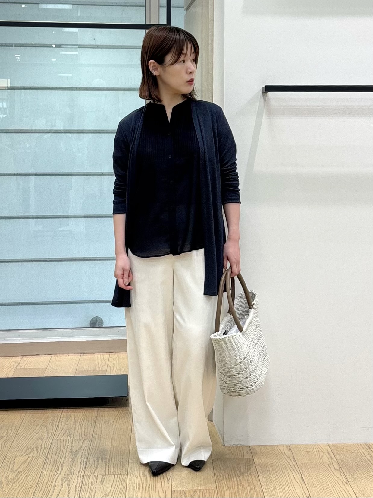 asamiさんの「INDIVI｜【接触冷感/洗える】シアーシャンブレーピンタックブラウス」を使ったコーディネート