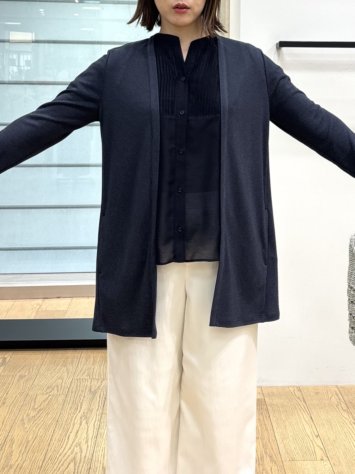 asamiさんの「INDIVI｜【接触冷感/洗える】シアーシャンブレーピンタックブラウス」を使ったコーディネート
