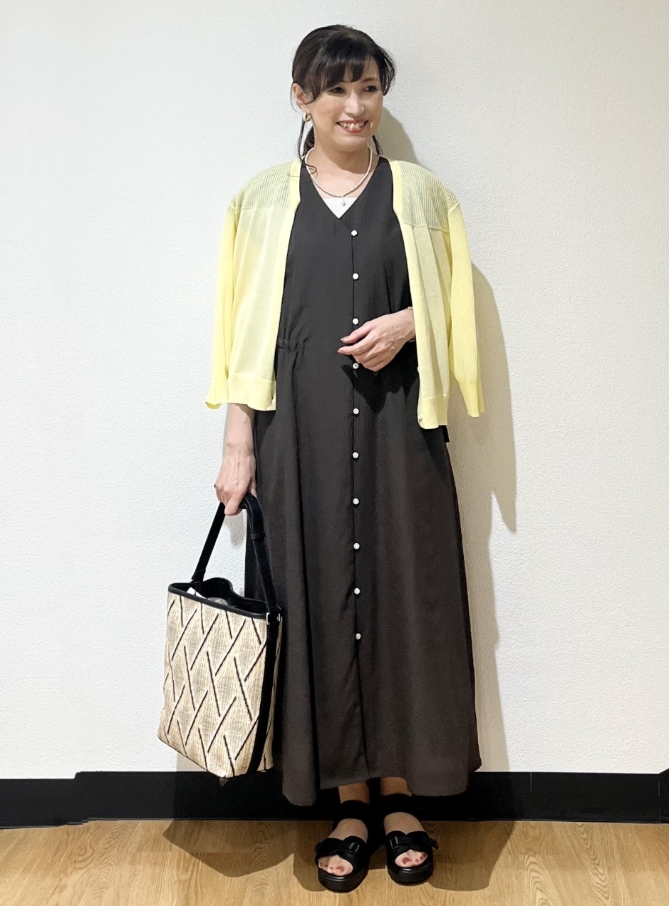 ayaさんの「Reflect｜【通気性あり／涼しい／マシンウォッシャブル】フロントボタンワンピース」を使ったコーディネート