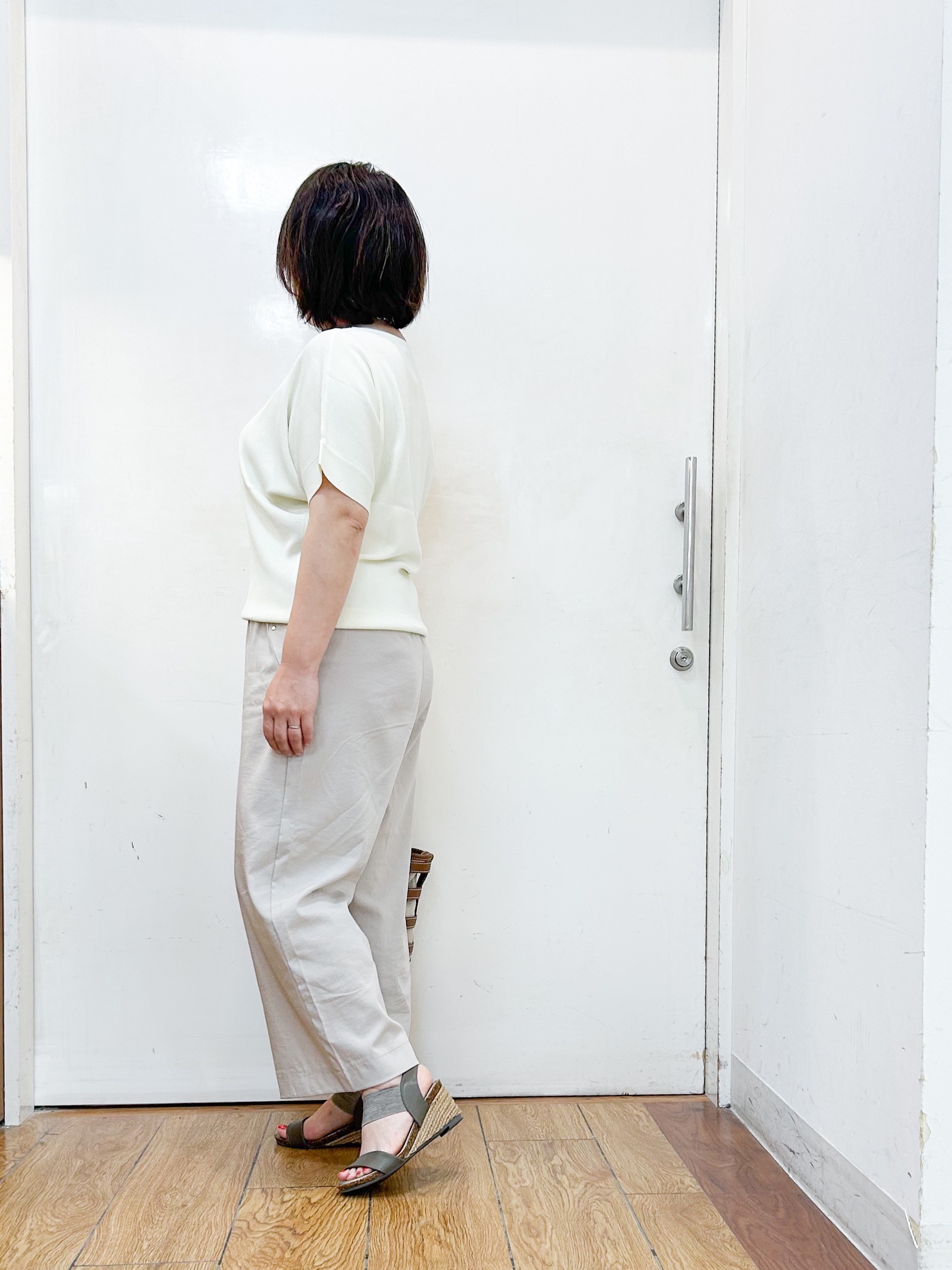 haruさんの「SHOO･LA･RUE｜【毎日洗える/ひんやり/UV/S-LL】二の腕隠れる さらっとドルマン半袖ニット」を使ったコーディネート