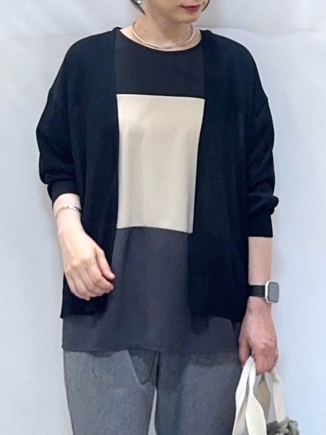 𝐇𝐢𝐫𝐨𝐦𝐢さんの「SHOO･LA･RUE｜【ひんやり/洗濯機可/S-LL】オンにもオフにも マルチに使えるボタンレスカーディガン」を使ったコーディネート