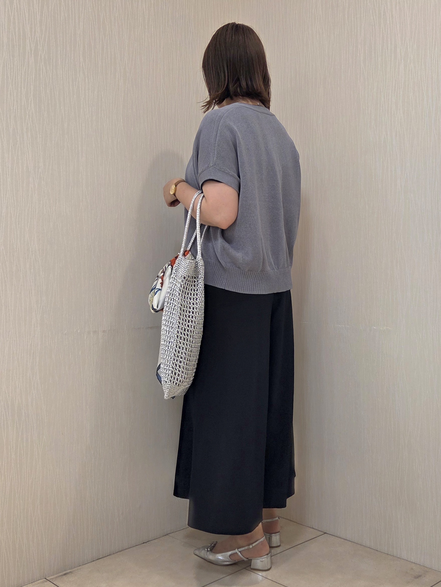 naokoさんの「UNTITLED｜【UV/接触冷感/セットアップ可】リラクシーキーVネックブラウス」を使ったコーディネート
