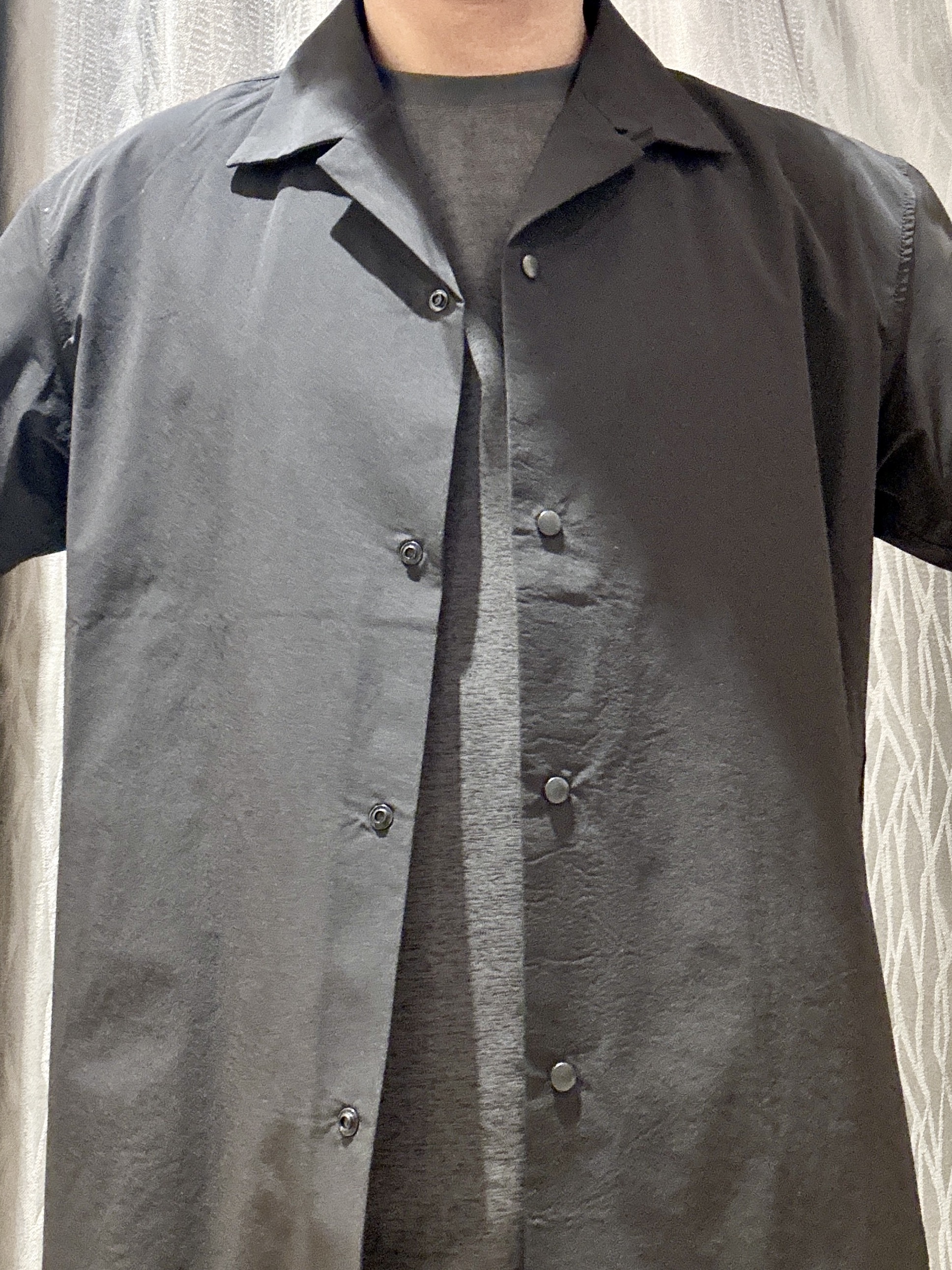KENJI Iさんの「THE SHOP TK｜【KURO】 ポリバレント半袖シャツ 接触冷感/UVカット/洗濯機OK」を使ったコーディネート