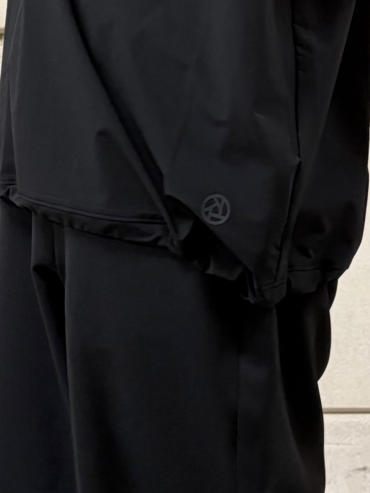 つーじーさんの「THE SHOP TK｜【KURO】 ポリバレント半袖シャツ 接触冷感/UVカット/洗濯機OK」を使ったコーディネート