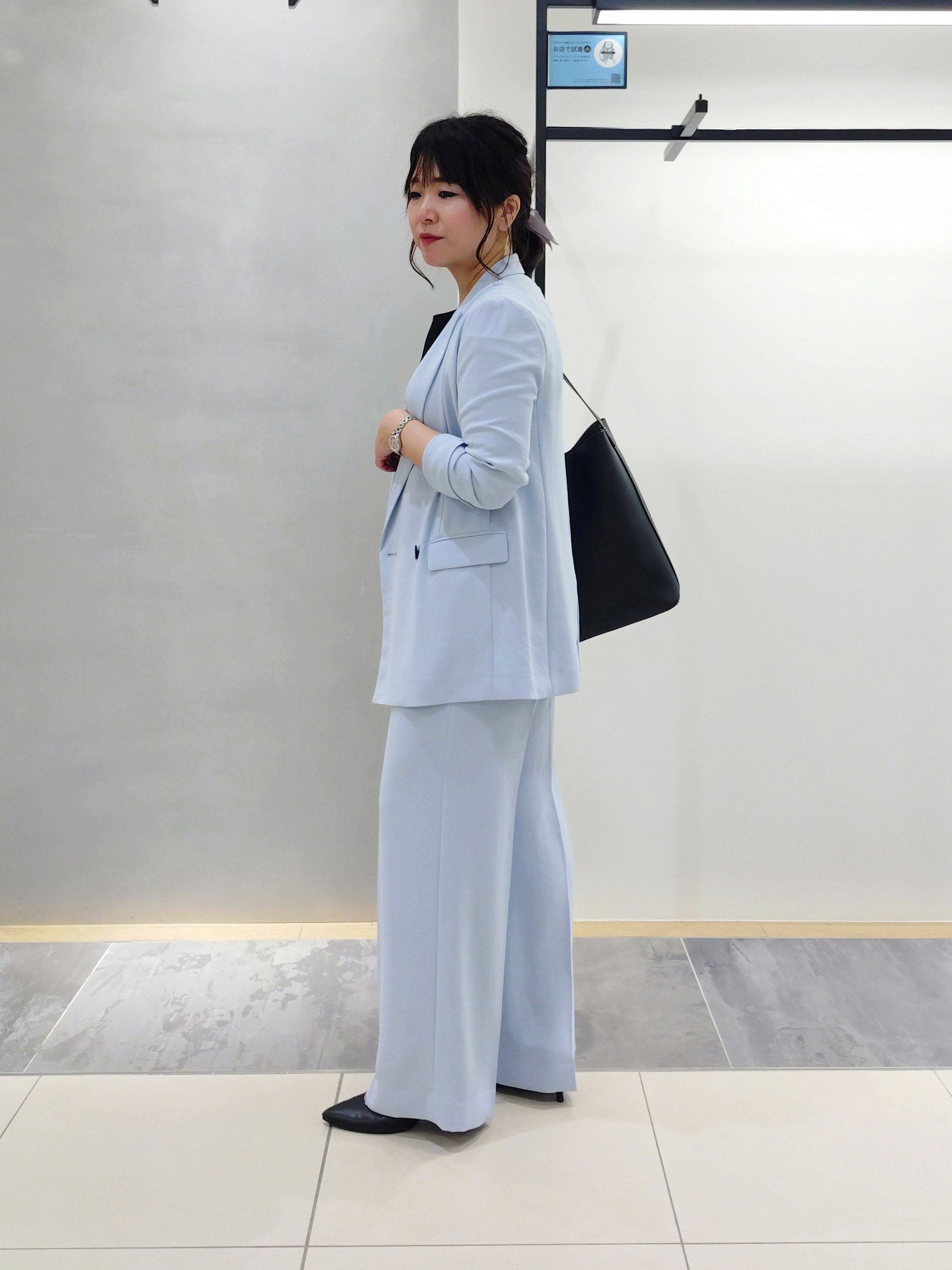 TOMOMIさんの「INDIVI｜【洗える／UVケア／SETUP可】着る日傘ワイドパンツ」を使ったコーディネート