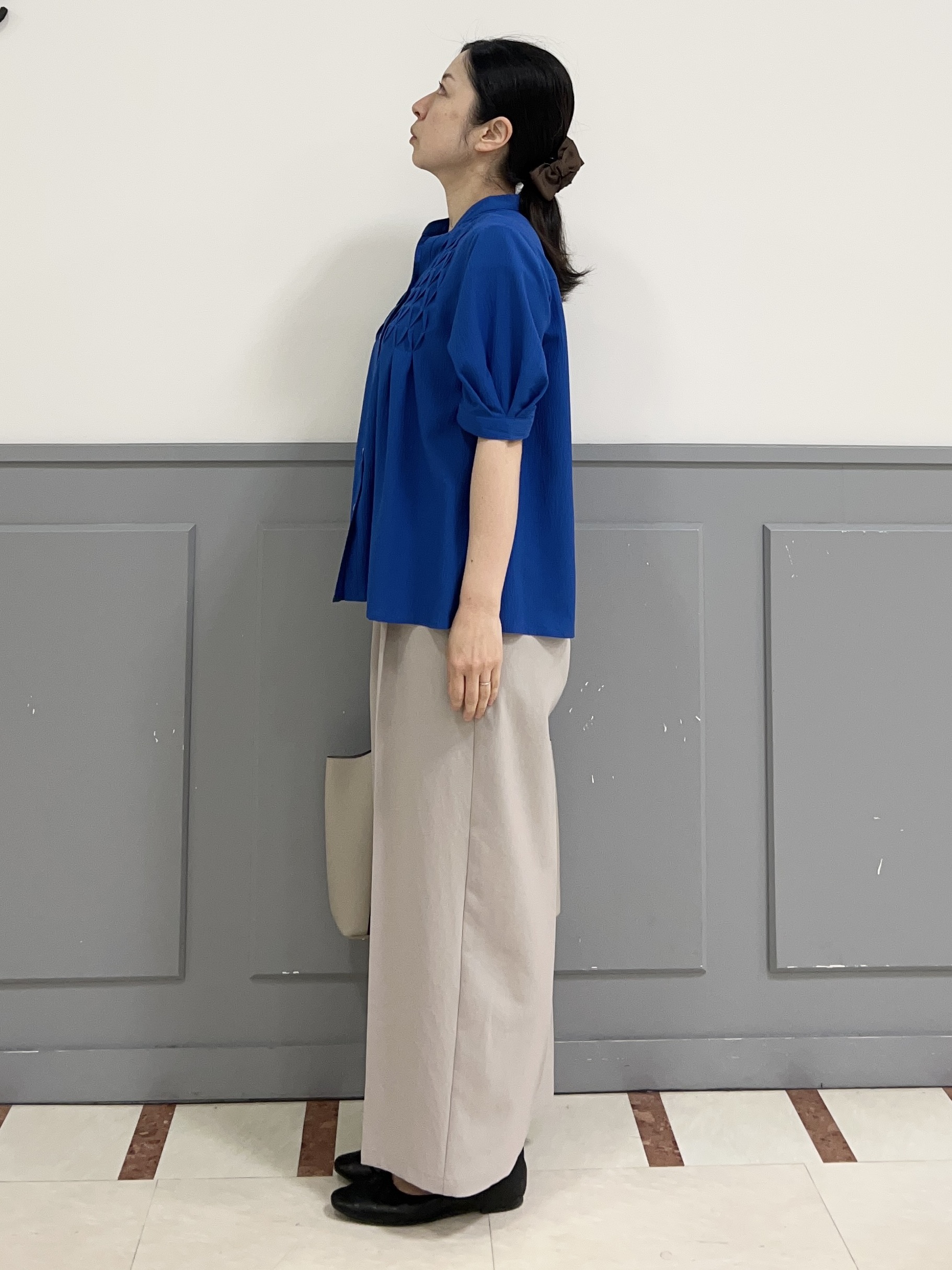 yuuさんの「grove｜【貴島明日香さん着用/体型カバー】ON・OFF使えるスモッキングタックブラウス」を使ったコーディネート
