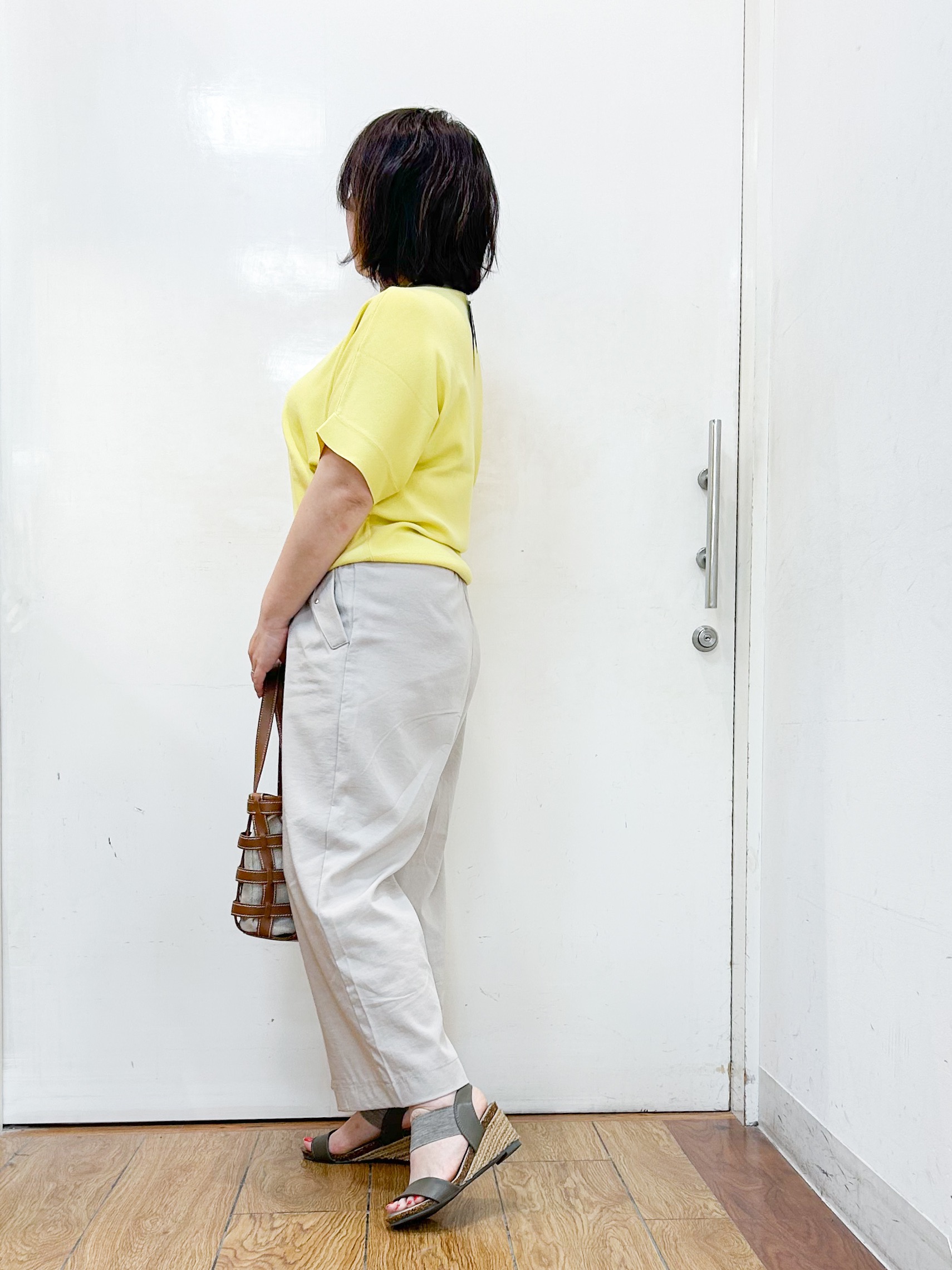 haruさんの「SHOO･LA･RUE｜【毎日洗える/ひんやり/UV/S-LL】二の腕隠れる さらっとドルマン半袖ニット」を使ったコーディネート