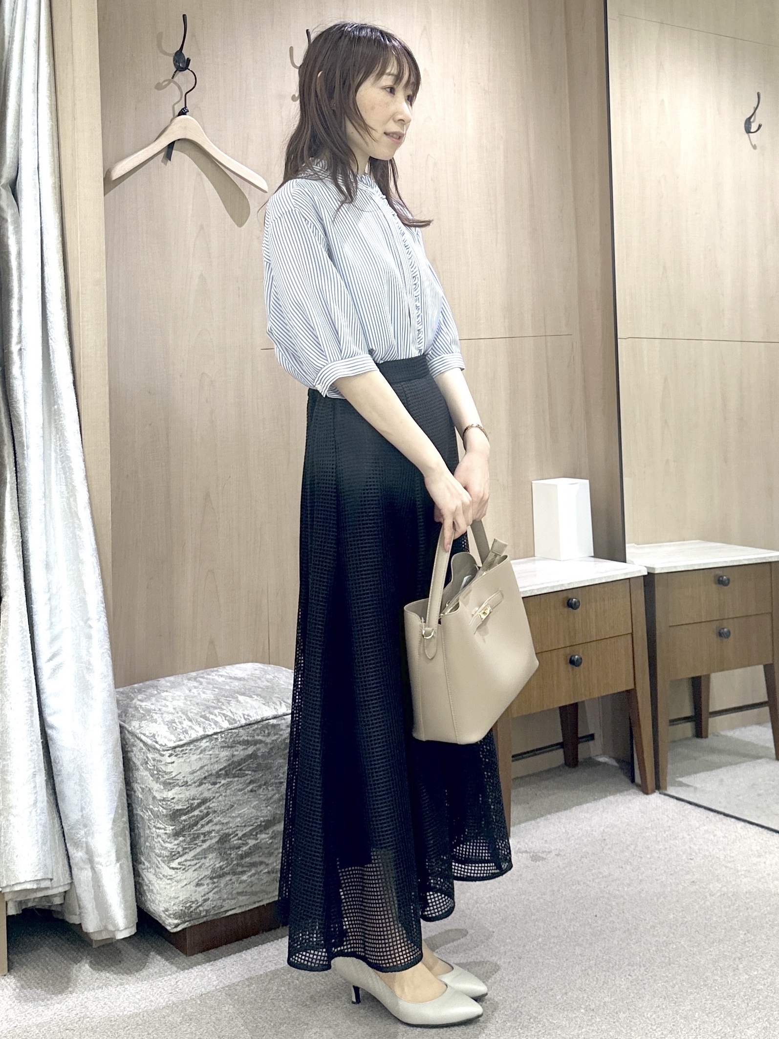 Miwaさんの「UNTITLED｜【接触冷感/通気性/洗える】スタンドカラーフリルブラウス」を使ったコーディネート