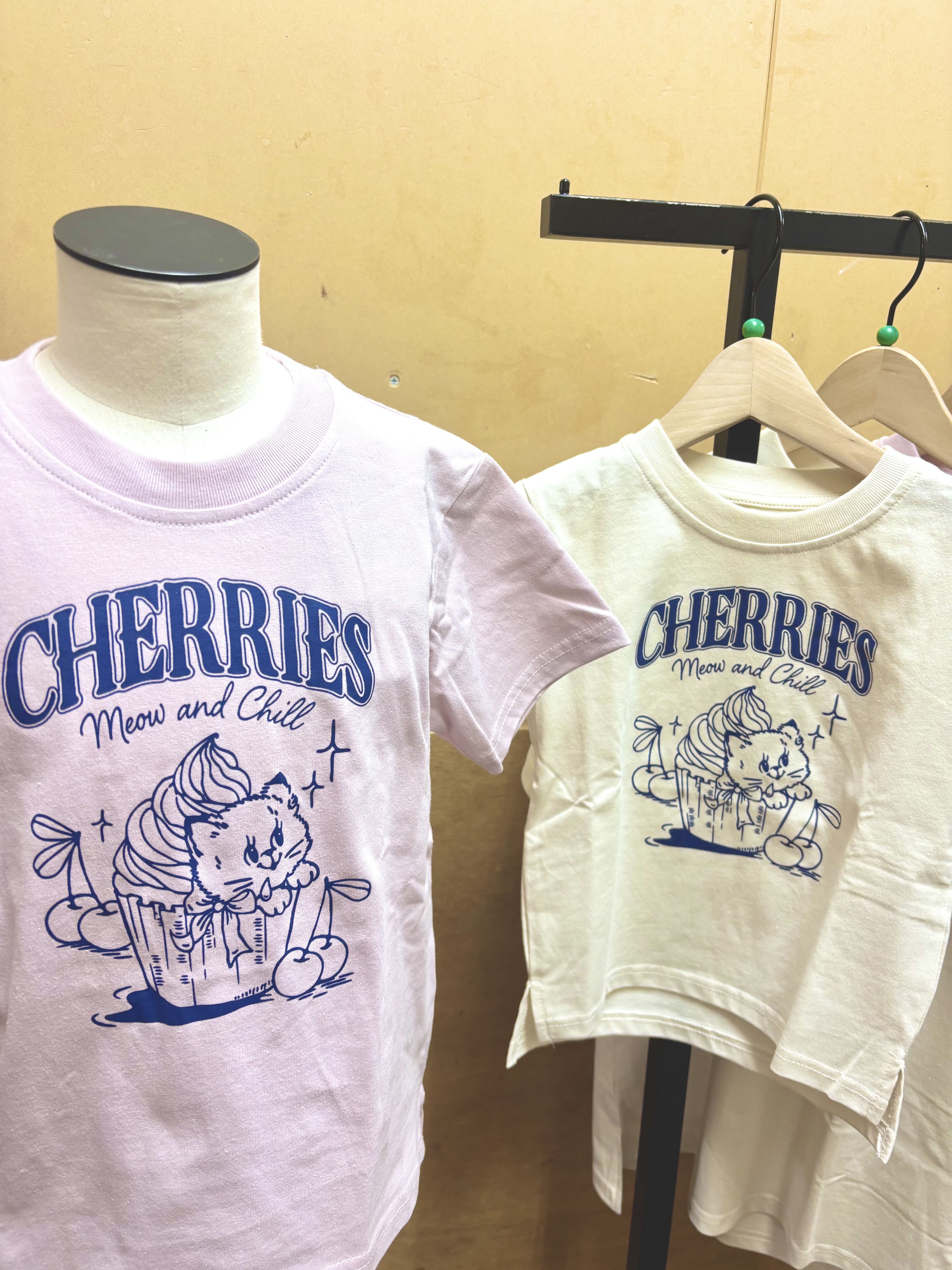 nanamiさんの「THE SHOP TK｜天竺アソート アメカジプリント 半袖Tシャツ ロゴ・キャット・ハンバーガー」を使ったコーディネート