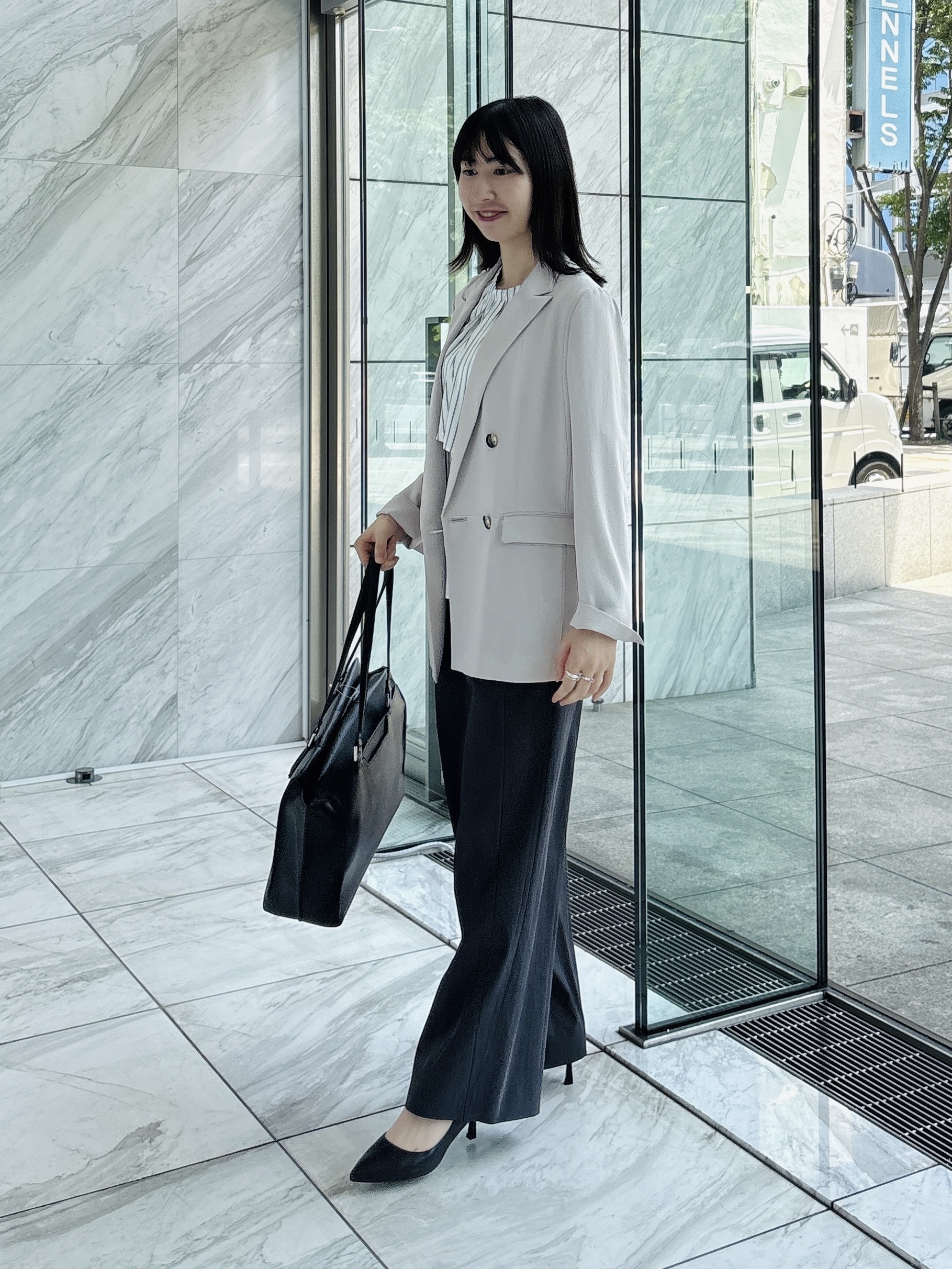 Yoshimiさんの「INDIVI｜【洗える／多機能／SETUP可】着る日傘ダブルジャケット」を使ったコーディネート