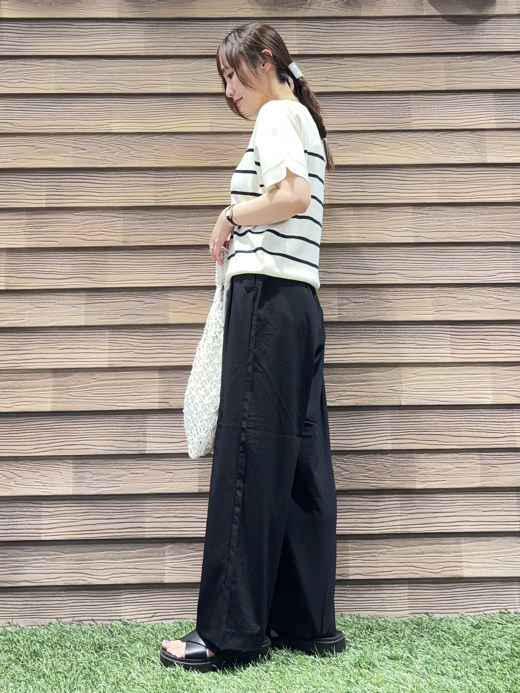 himiさんの「SHOO･LA･RUE｜【毎日洗える/ひんやり/UV/S-LL】二の腕隠れる さらっとドルマン半袖ニット」を使ったコーディネート