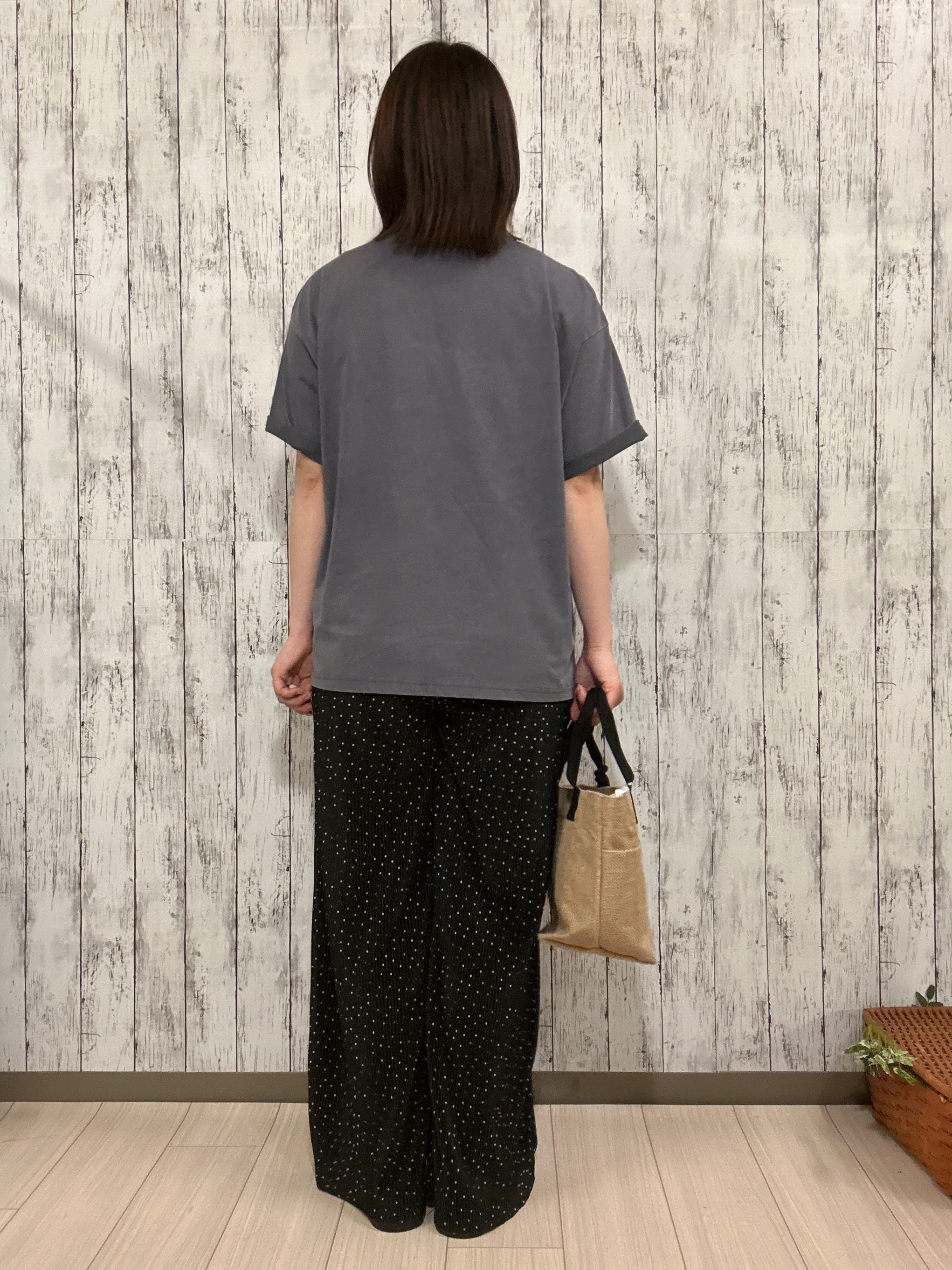 シカさんの「SHOO･LA･RUE｜【ひんやり/S-LL/洗濯機可】選べる3柄 ヴィンテージ風こなれアソートTシャツ」を使ったコーディネート