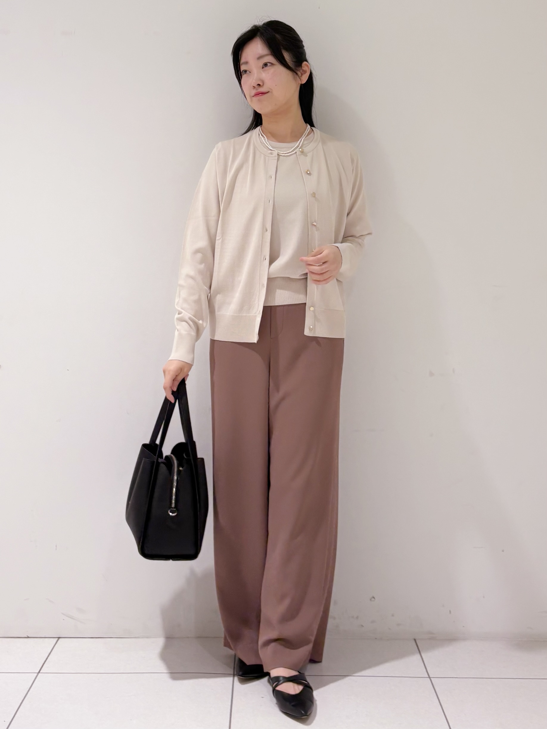 momokoさんの「INDIVI｜【UVケア/接触冷感／アンサンブル】丸首カーディガン＆袖スリット5分袖ニット」を使ったコーディネート