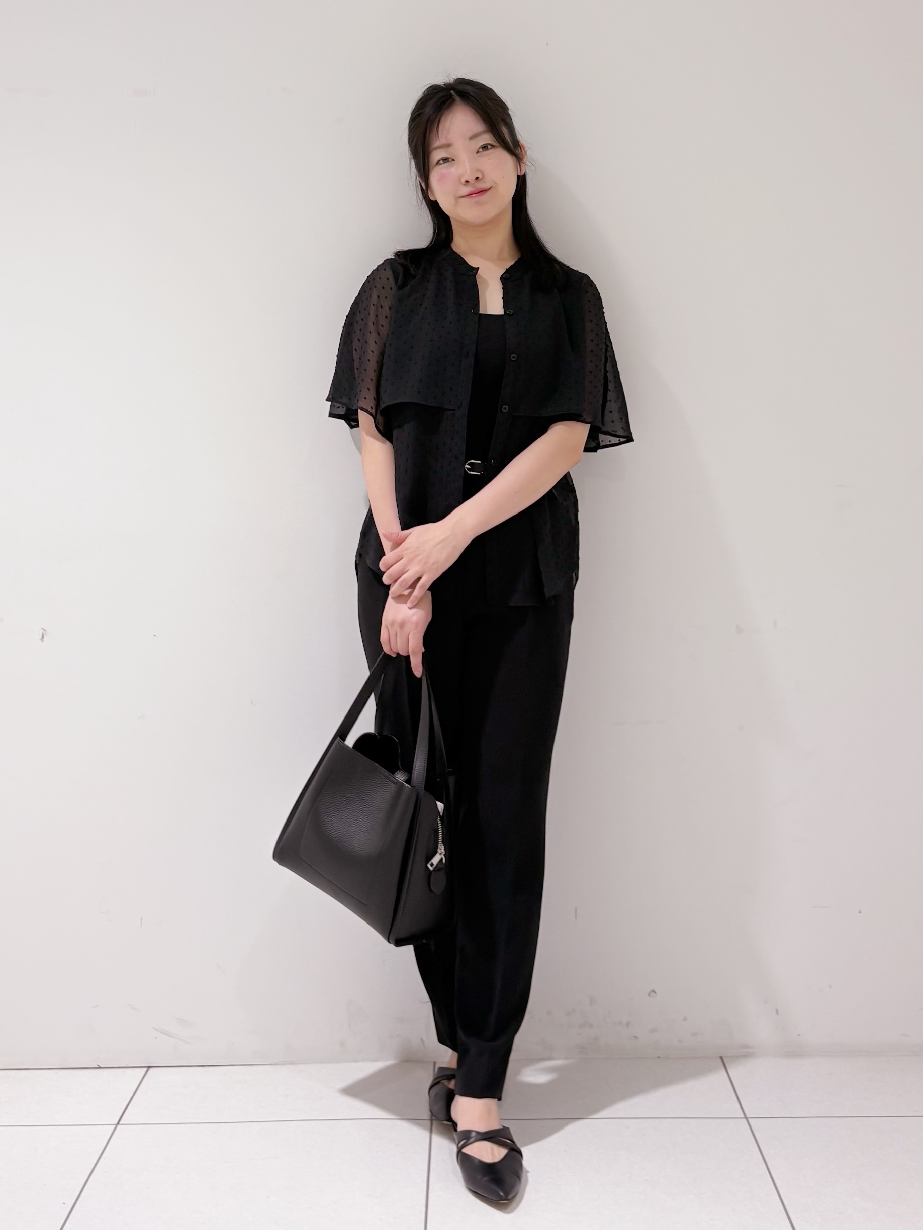 momokoさんの「INDIVI｜【洗える／ドットモチーフ】ケープスリーブブラウス」を使ったコーディネート