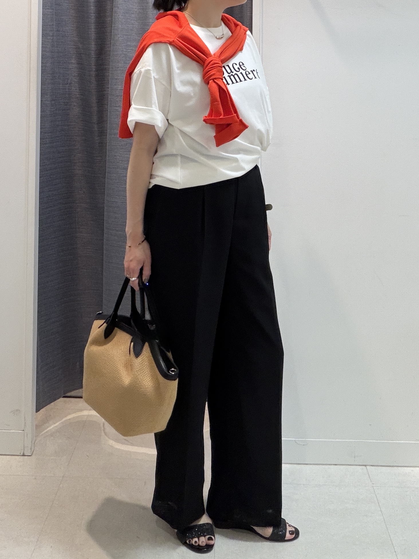 shihoさんの「INDIVI｜コットンロゴTシャツ」を使ったコーディネート